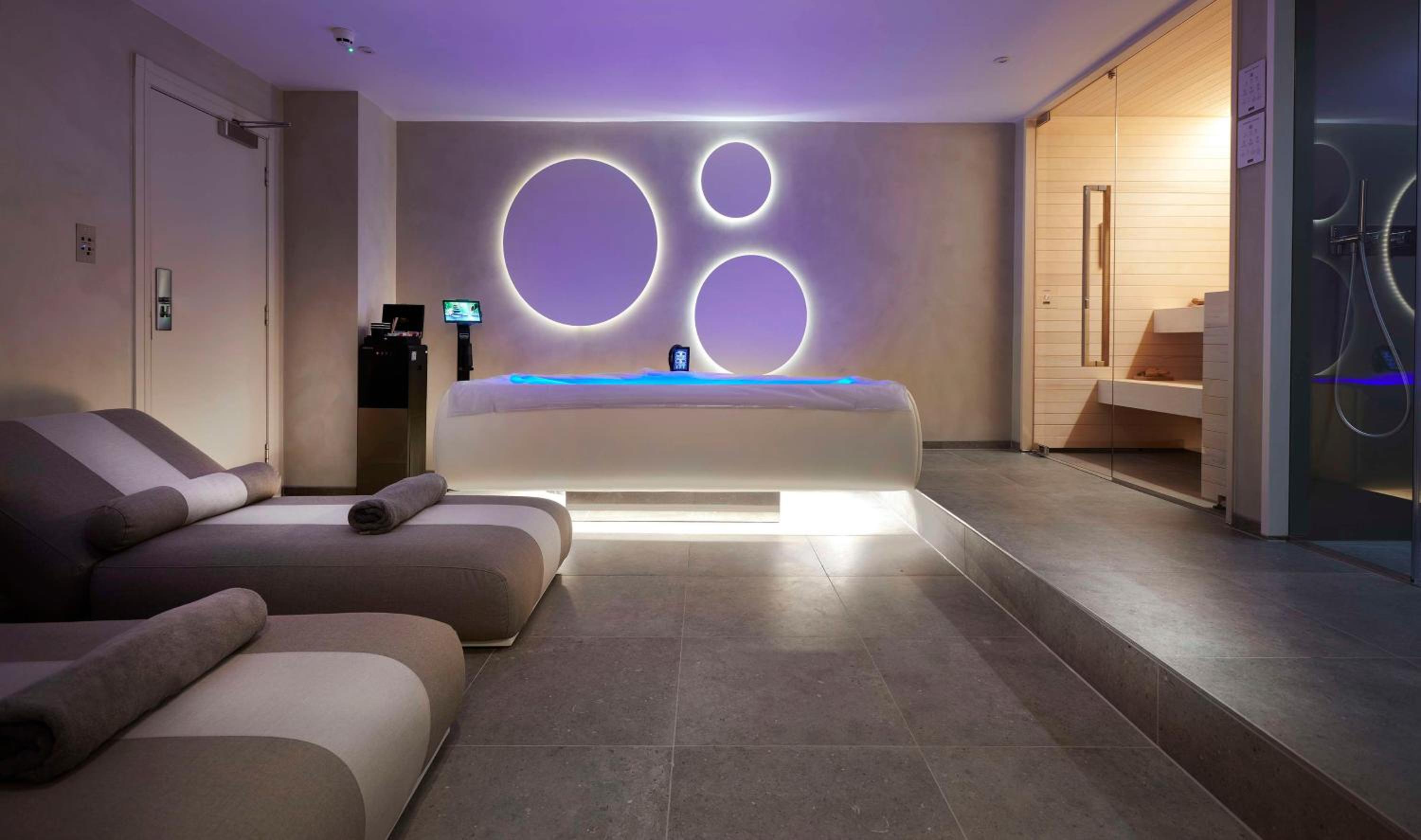 Croydon Vacations - Hilton London Croydon - Property Image 1