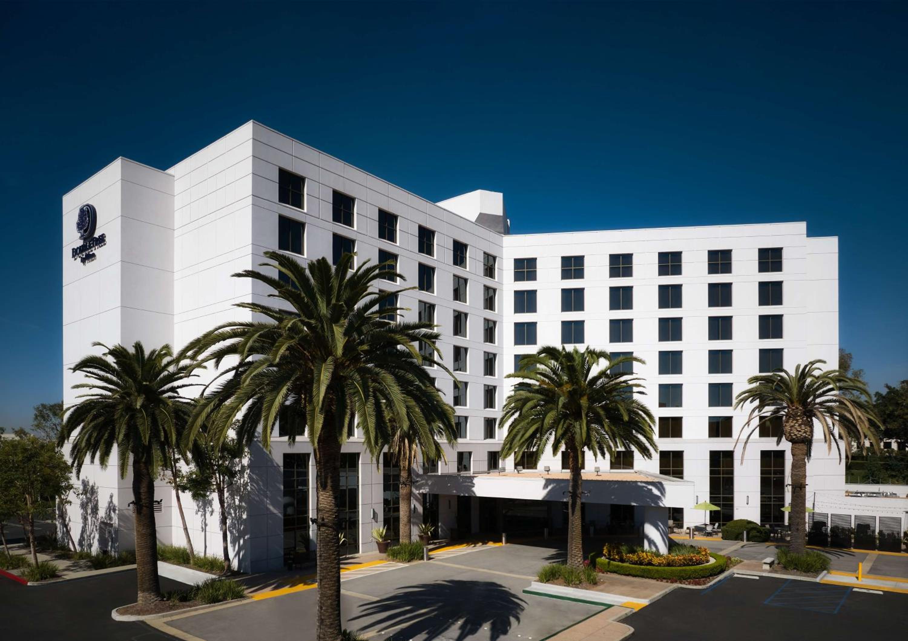 Hotel DoubleTree by Hilton Irvine Spectrum - Image 1
