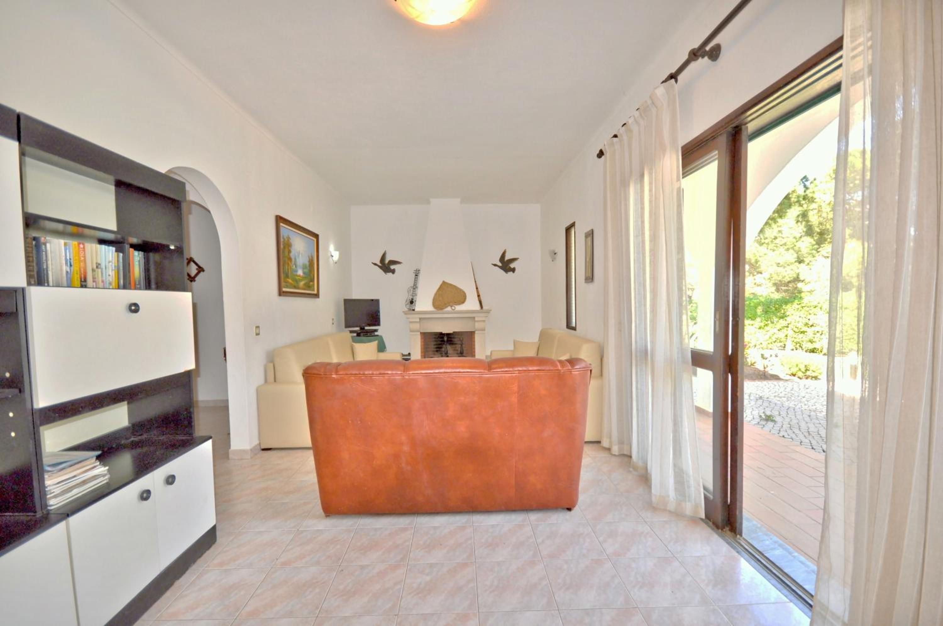 Close to Beaches and All Amenities, Private Pool, Free AC and Wifi view 2