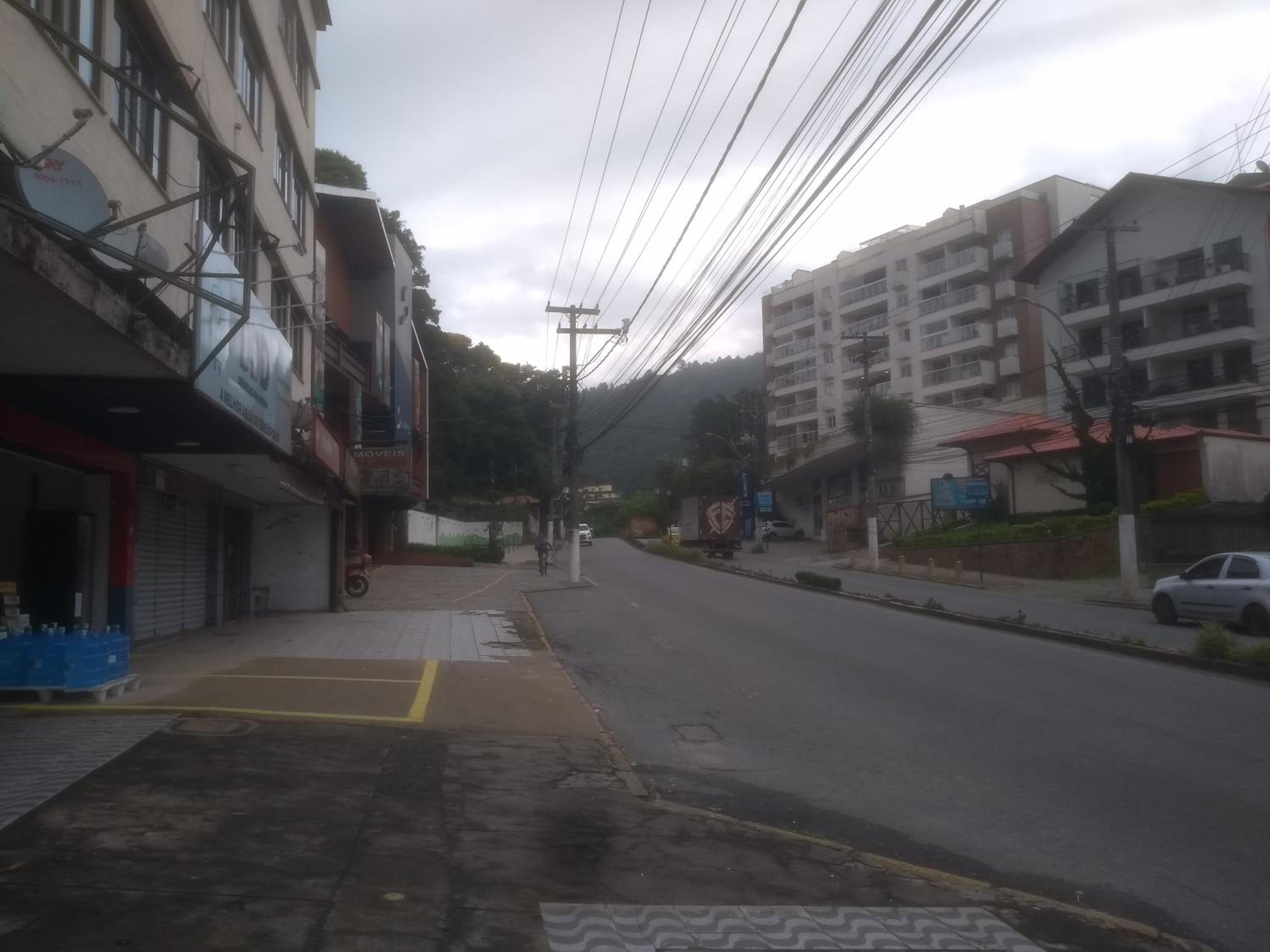 Apartamento próximo a avenida, localizado no 3 pavimento em prédio sem elevador