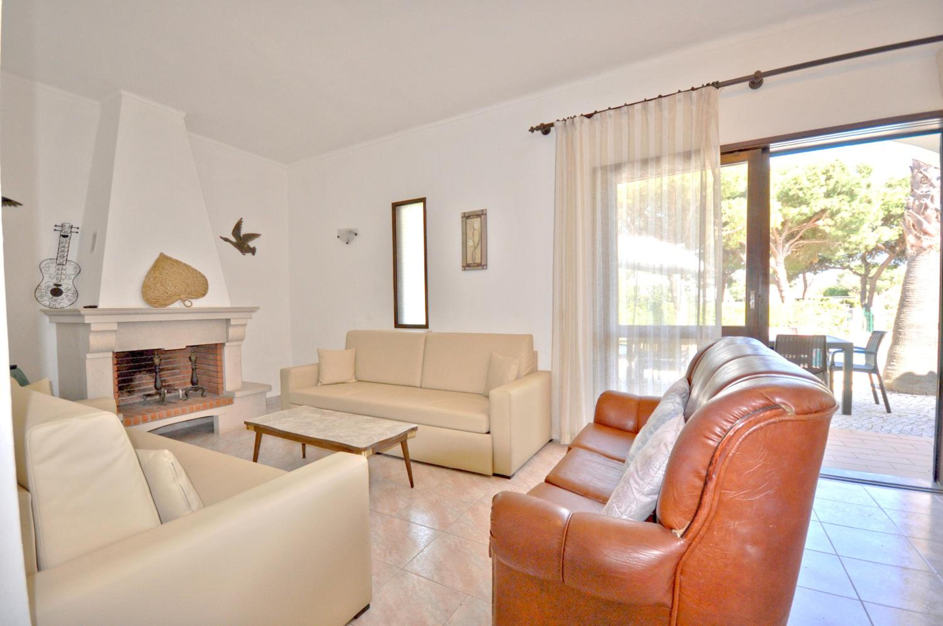 Close to Beaches and All Amenities, Private Pool, Free AC and Wifi view 3