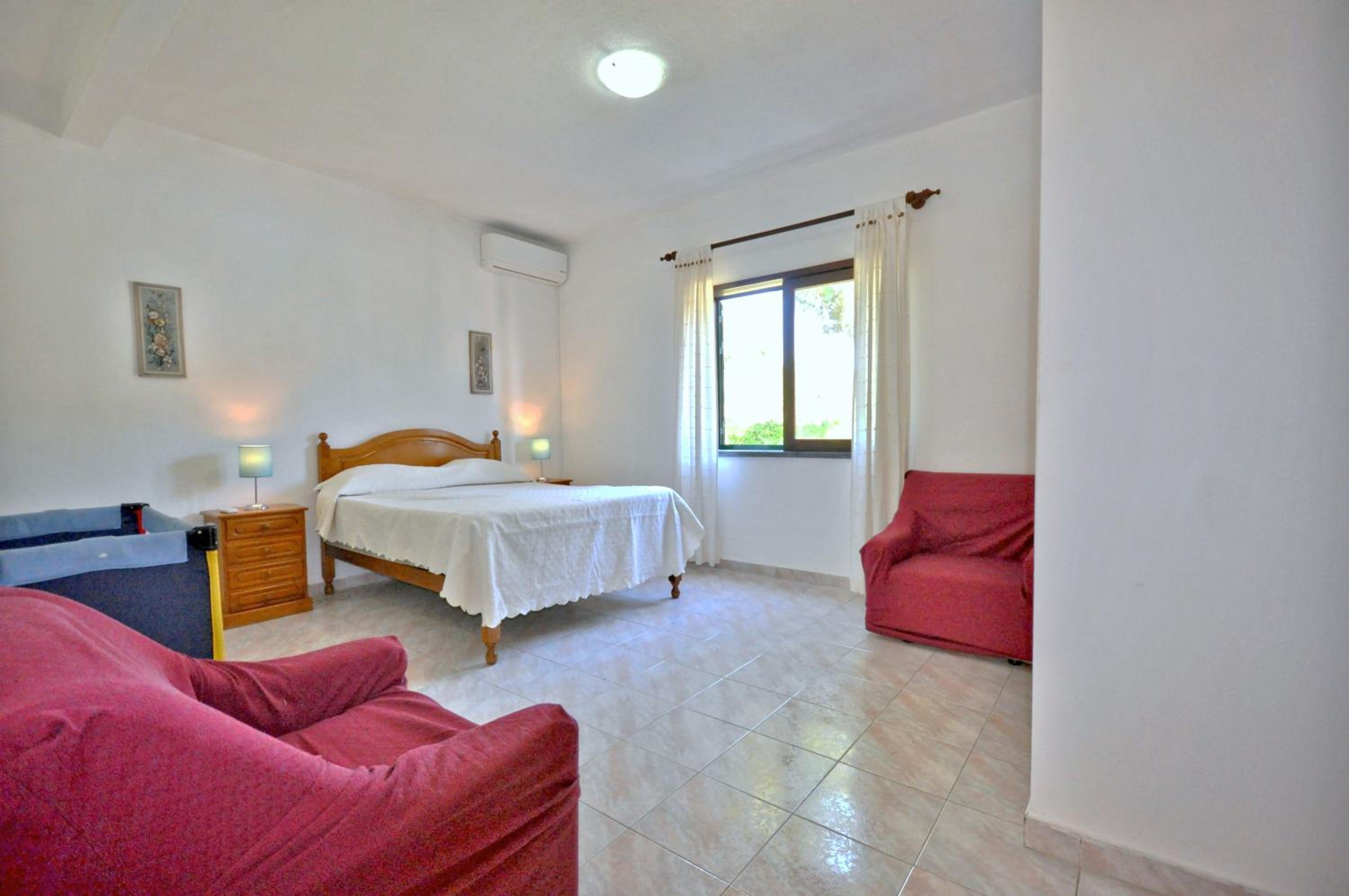 Close to Beaches and All Amenities, Private Pool, Free AC and Wifi view 4