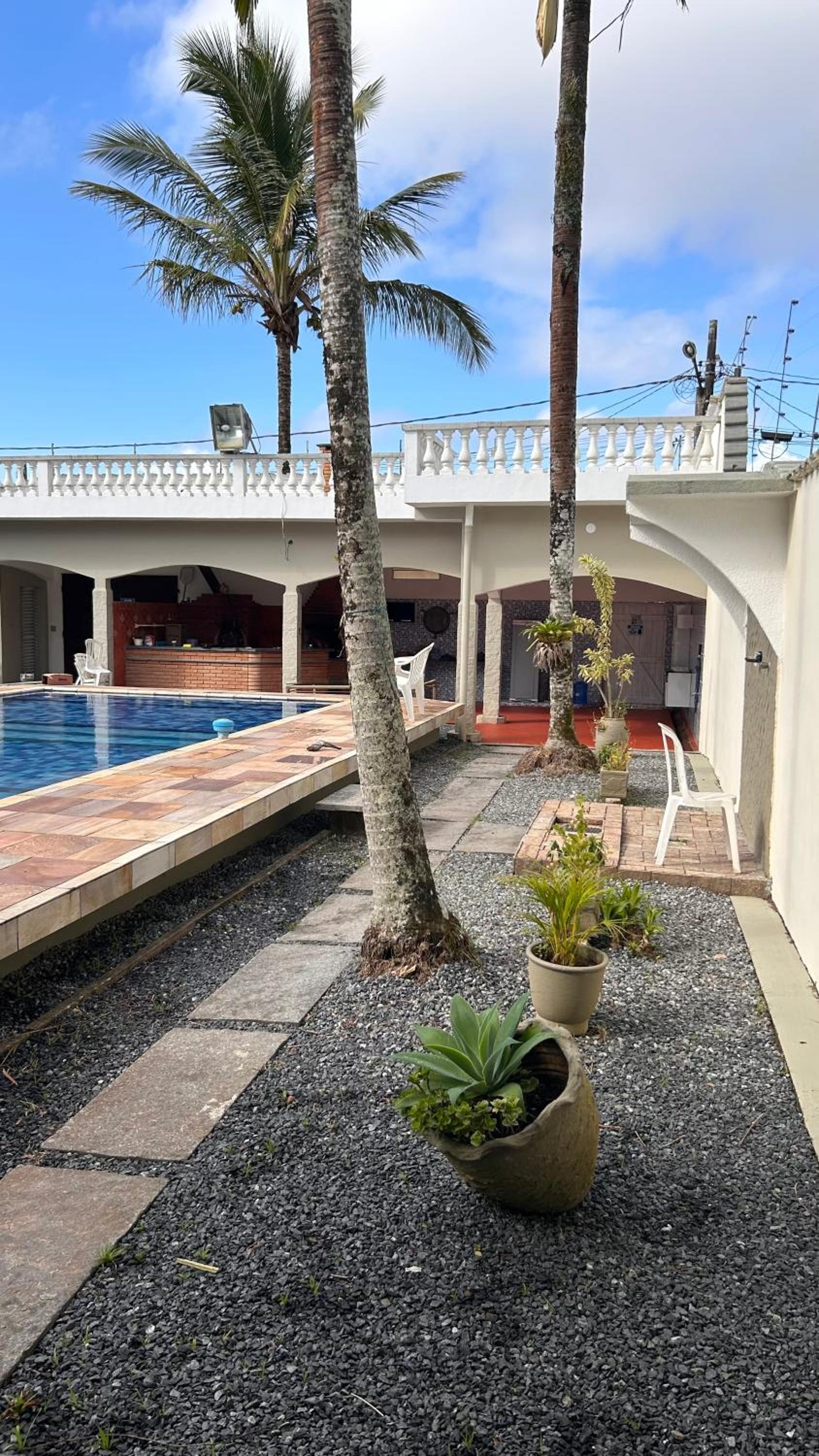 Carnaval a partir 5 diárias - 15 pessoas- Linda Casa de praia com Super piscina 12x5 Novinha com 3 níveis, Wi-Fi, Tv led,jardim , churrasqueira completa