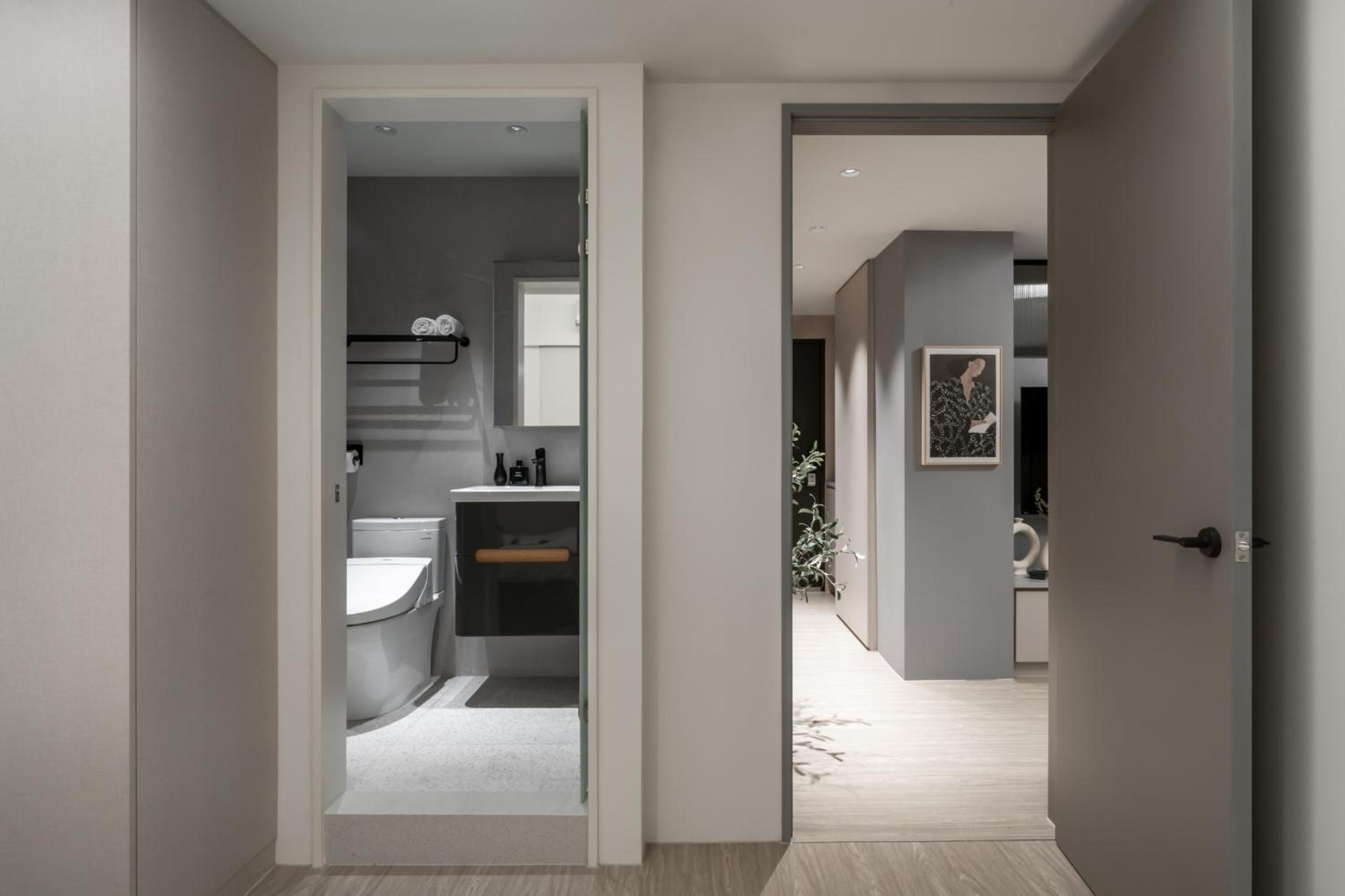 Lin Apartments by Olala Homes