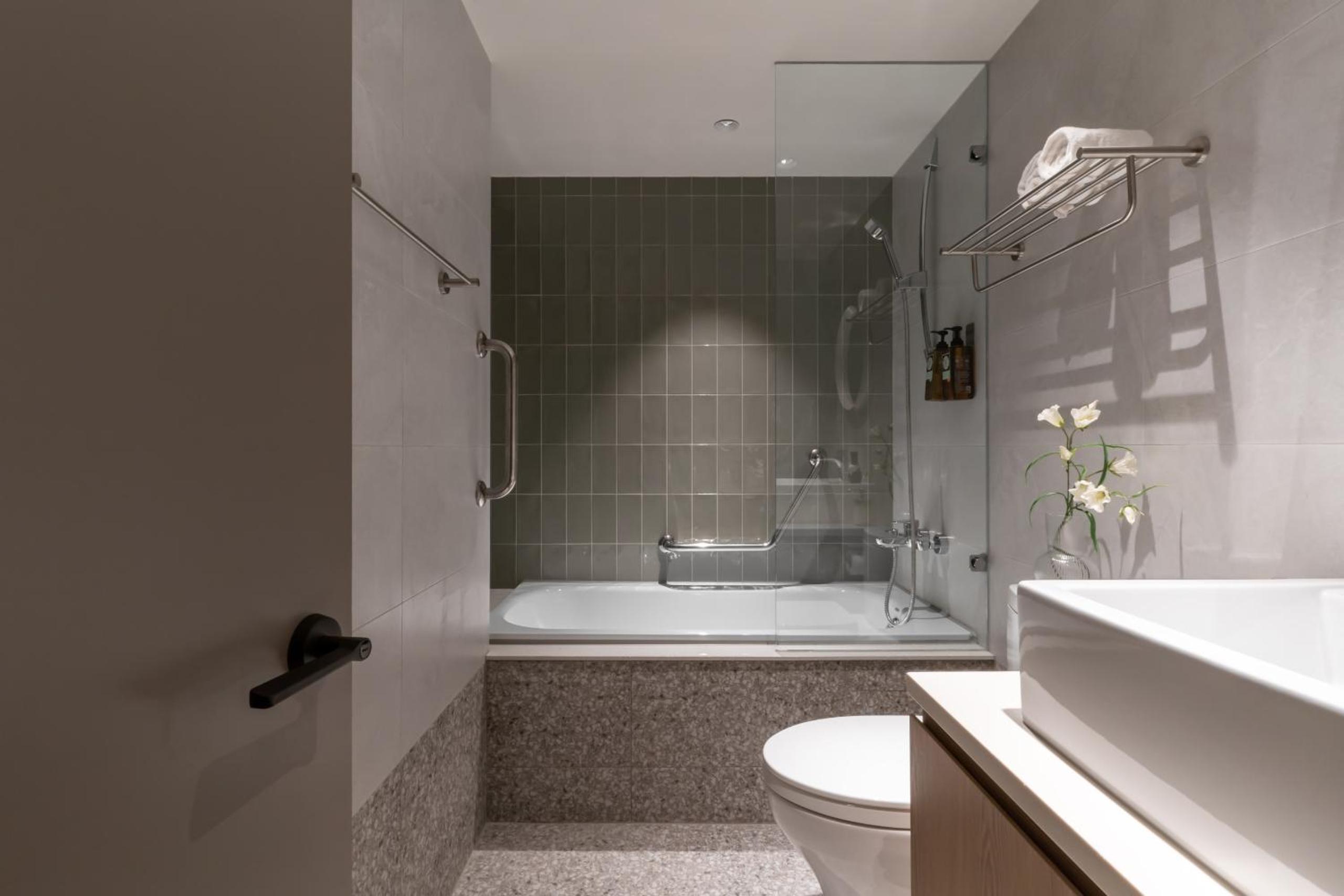 Lin Apartments by Olala Homes
