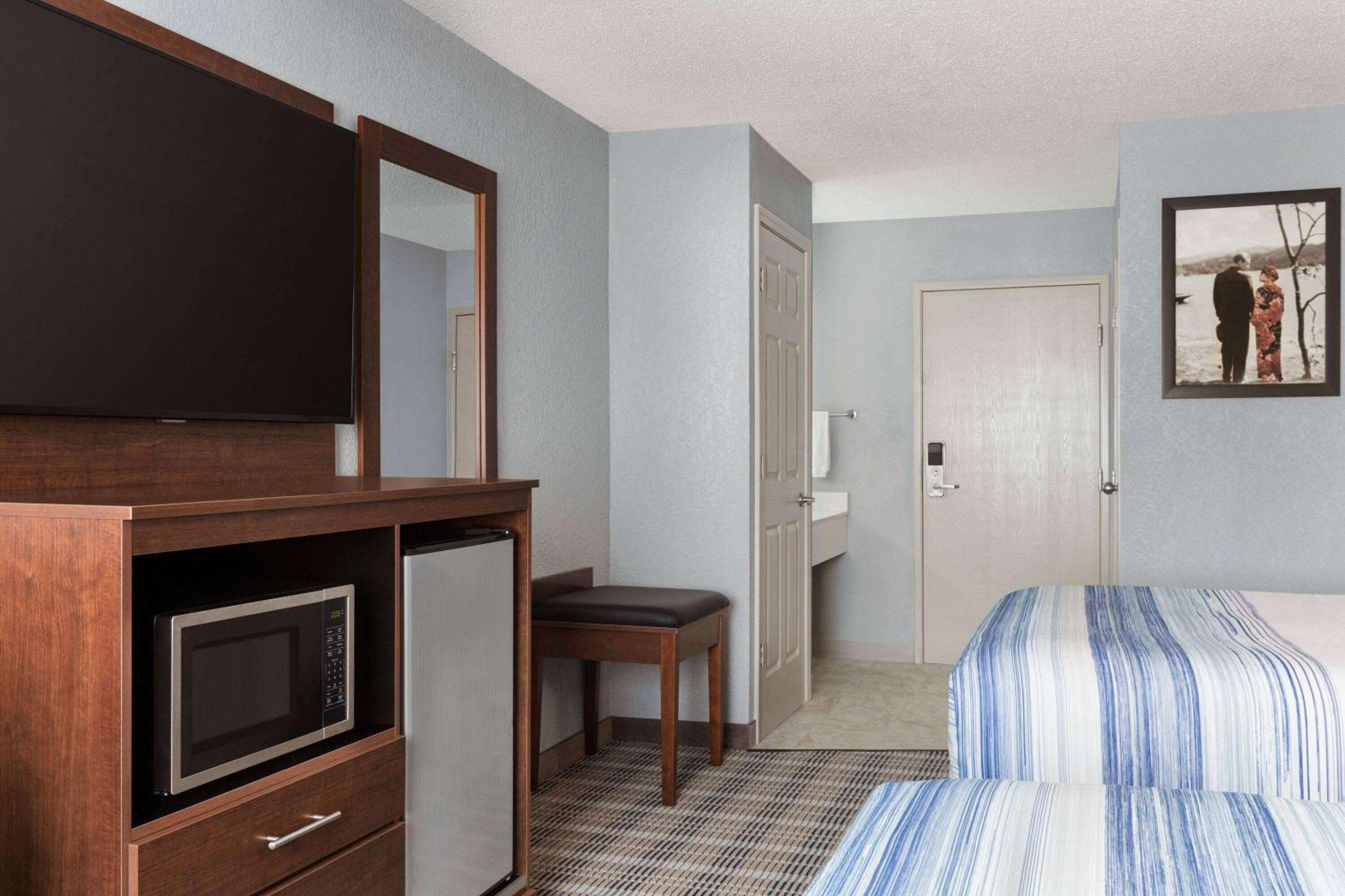 AmericInn by Wyndham Williamsburg