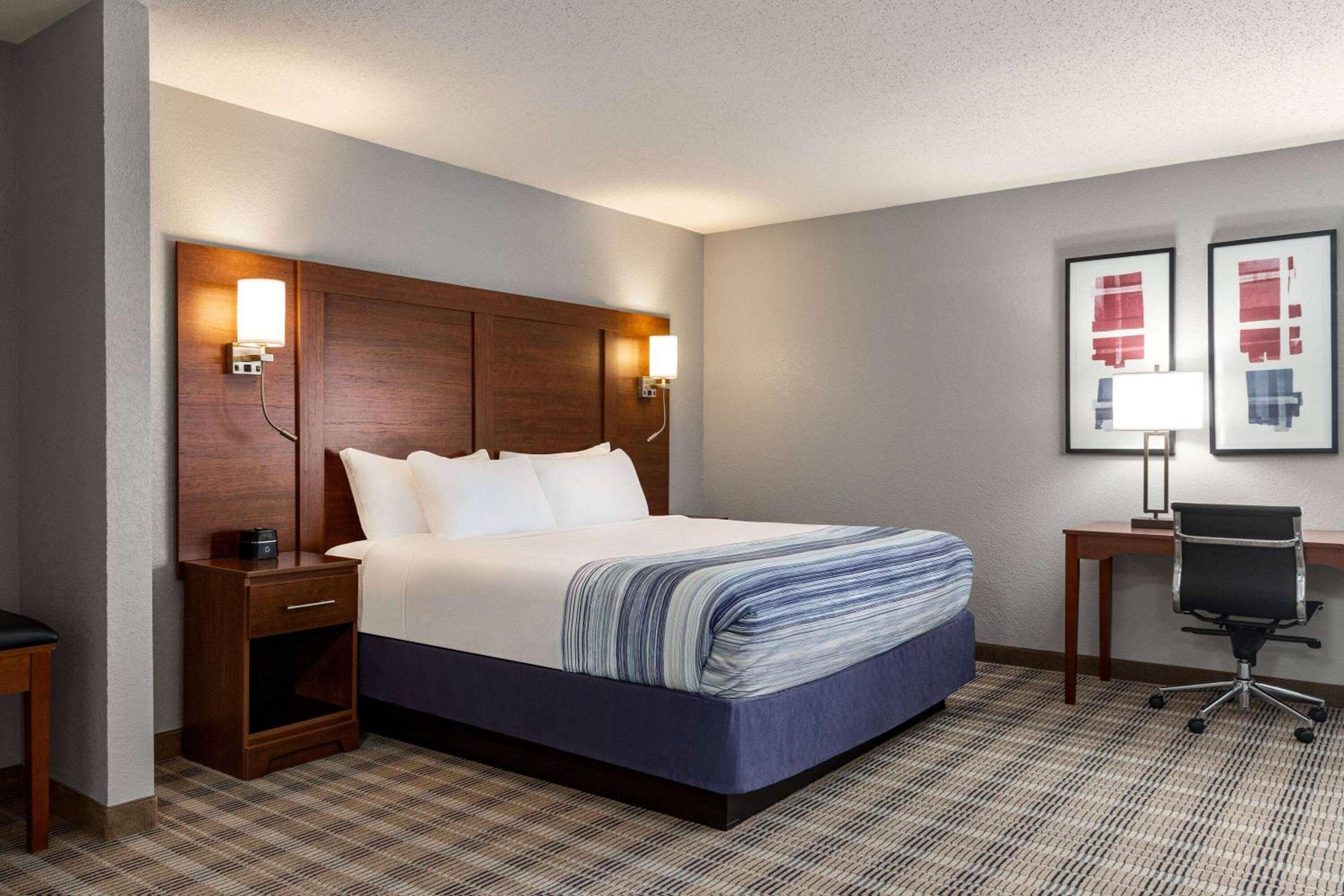 AmericInn by Wyndham Williamsburg