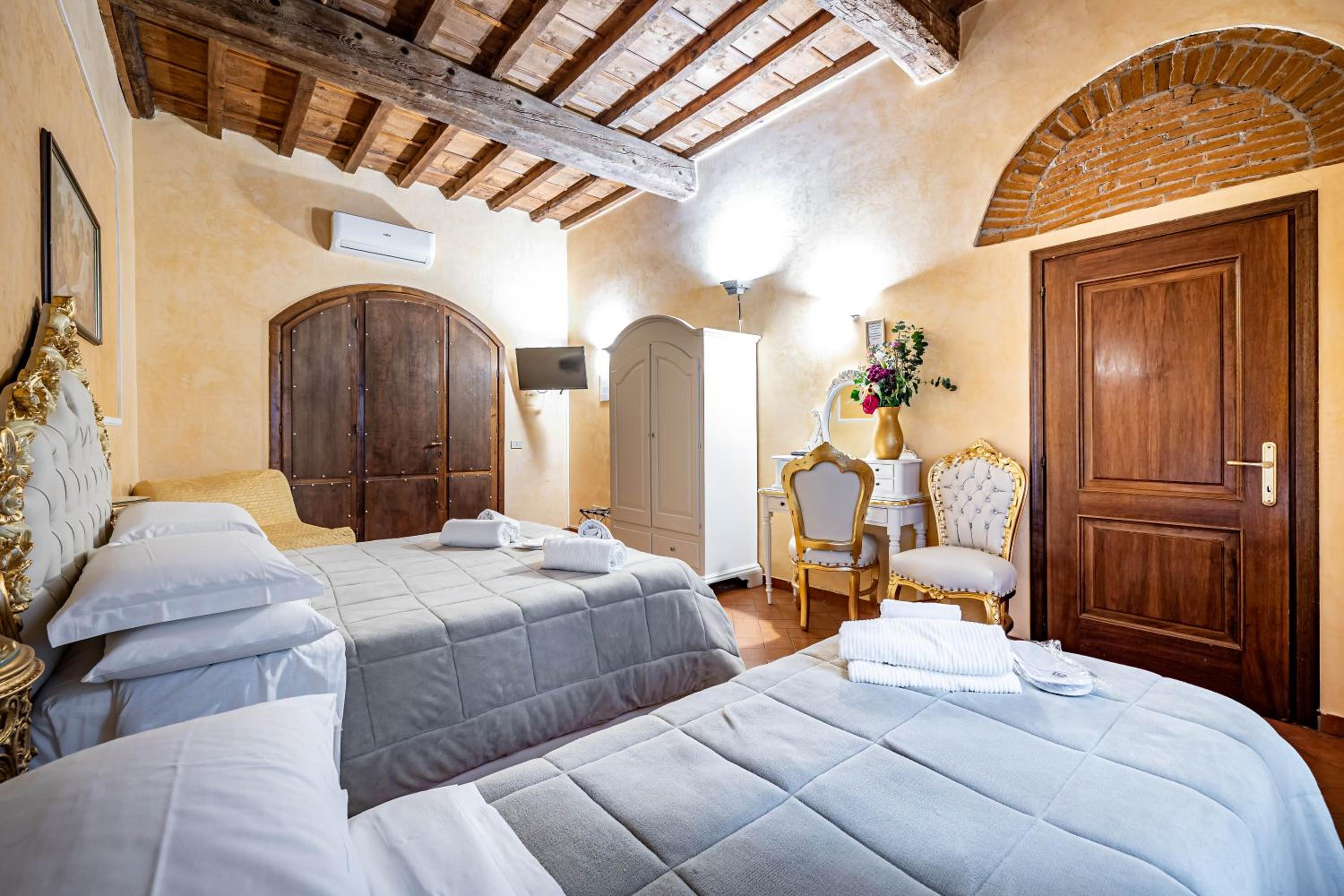 Katti House - Florence's center