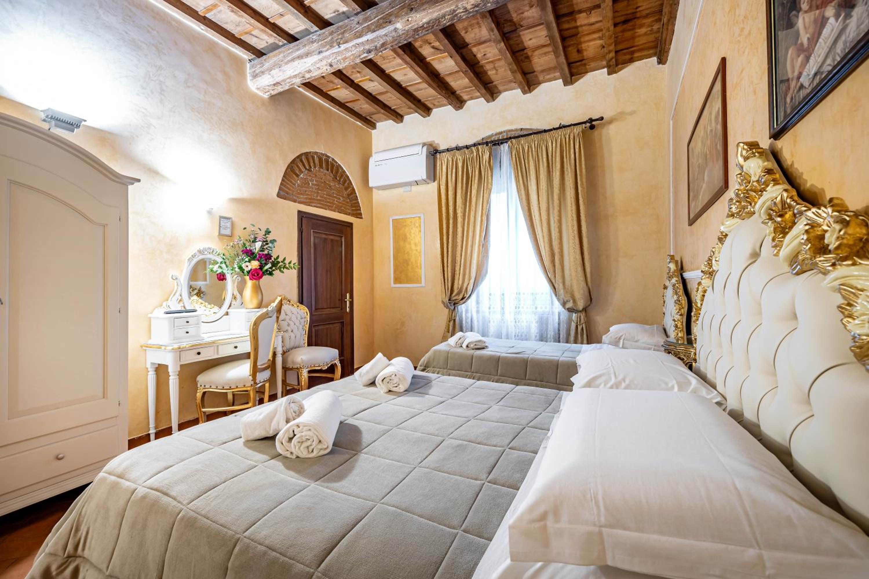 Katti House - Florence's center