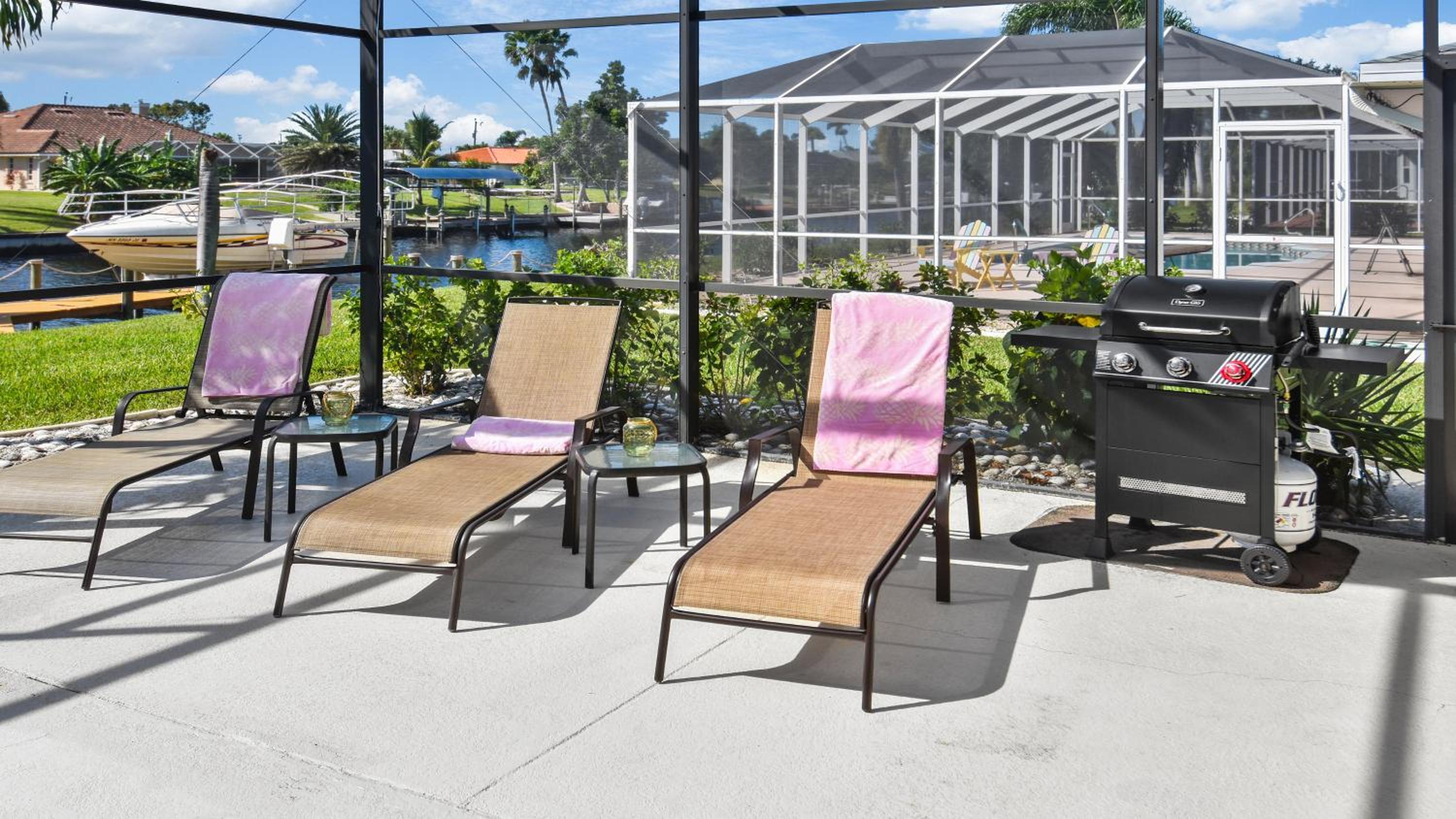 Timeout -south facing terrace with large pool