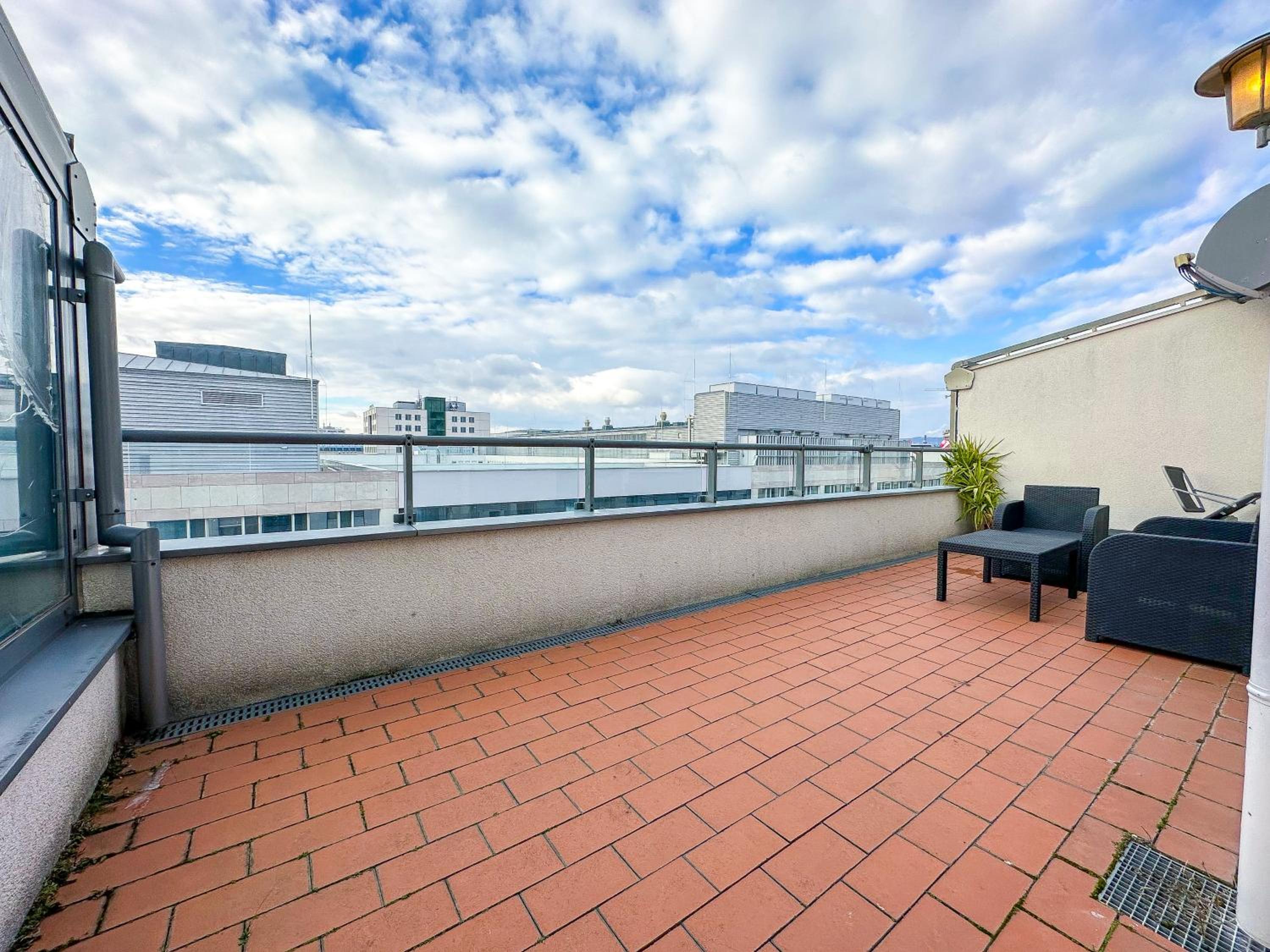 FeelHome-Prater-Ausblick-Terrasse-6 Gäste-WiFi-Smart TV