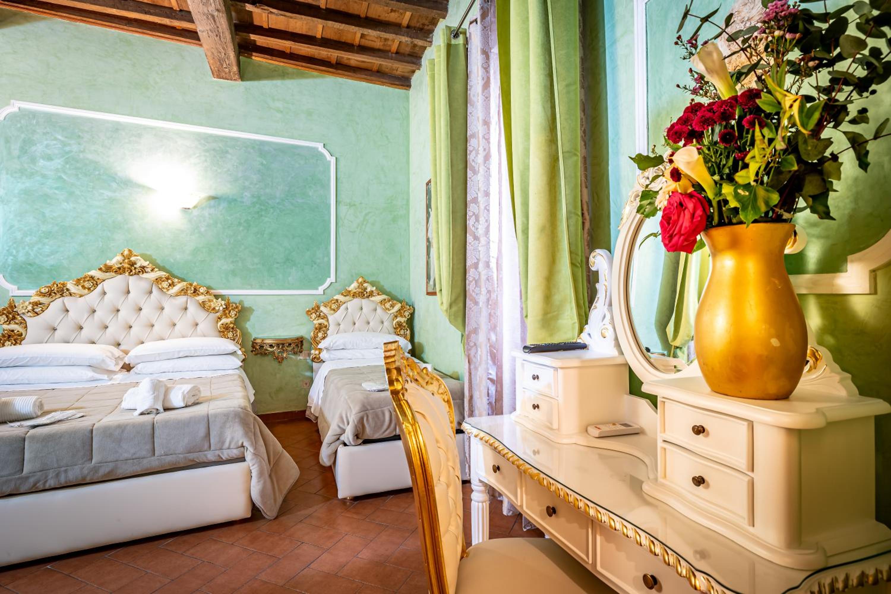 Katti House - Florence's center