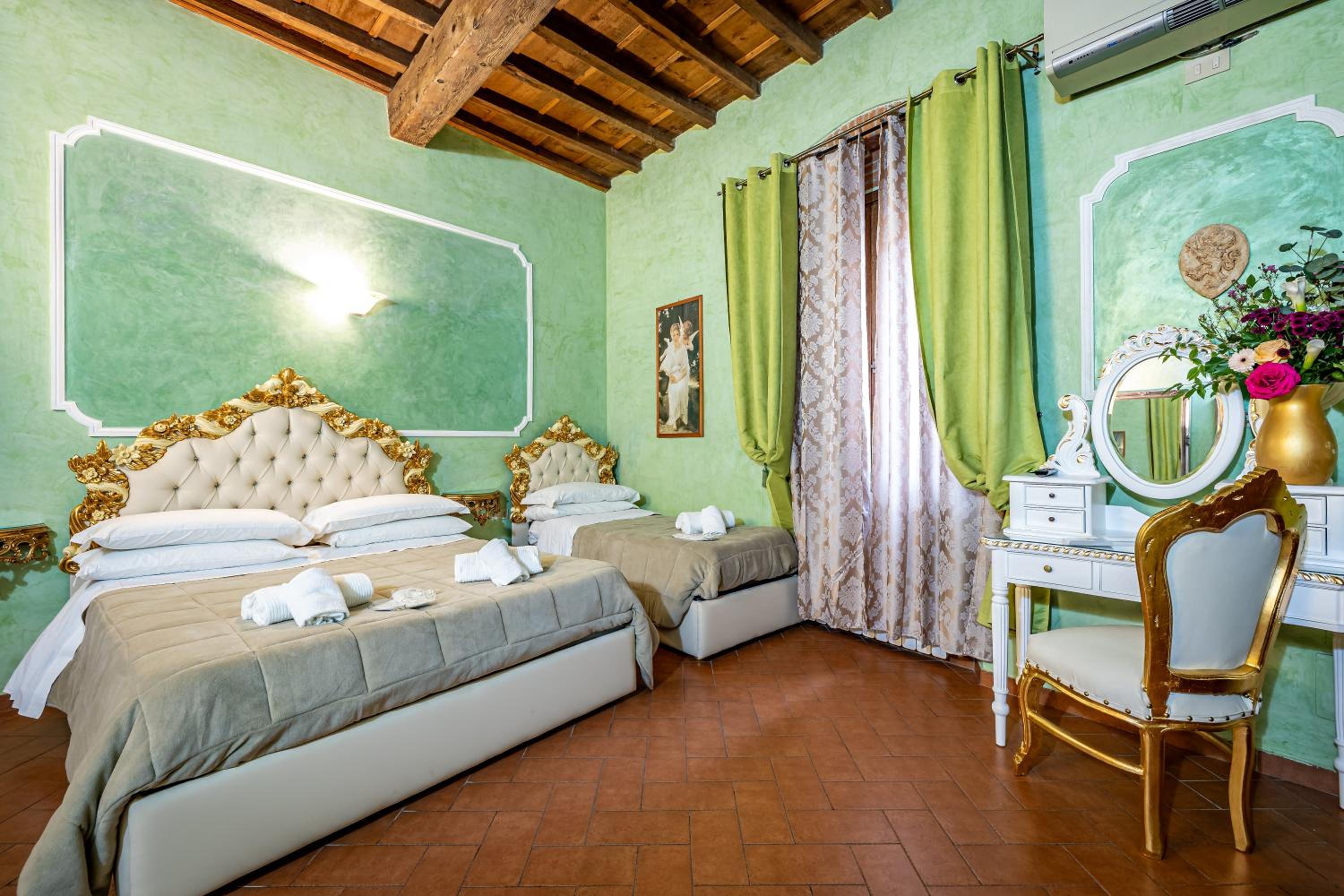 Katti House - Florence's center