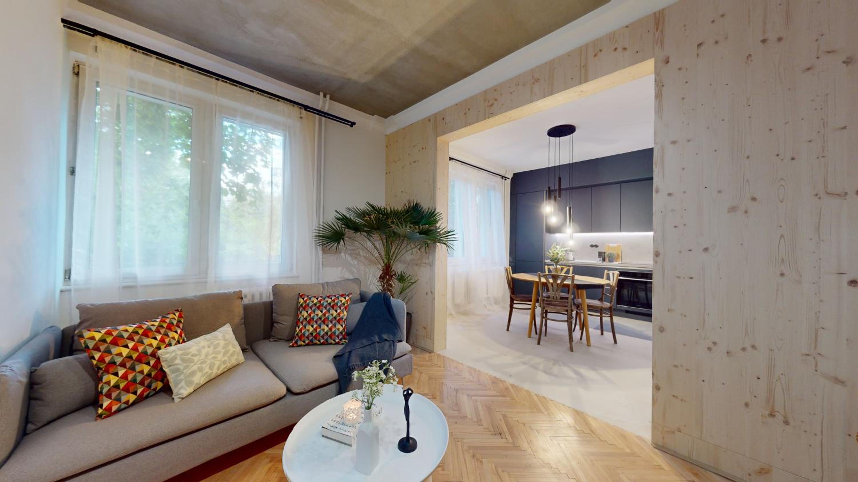 Modern 2 Bedroom Apt - Free Parking view 4