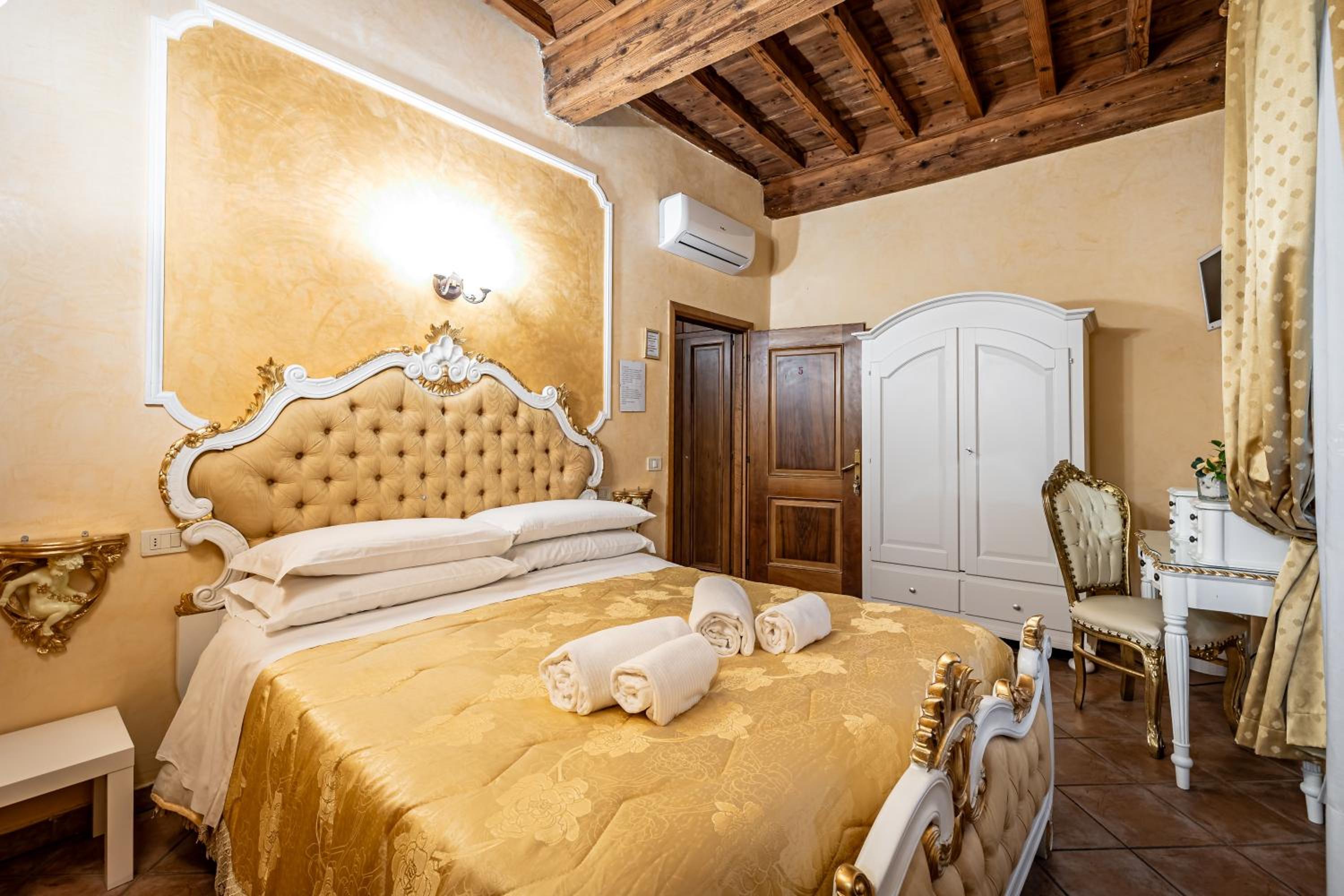 Katti House - Florence's center