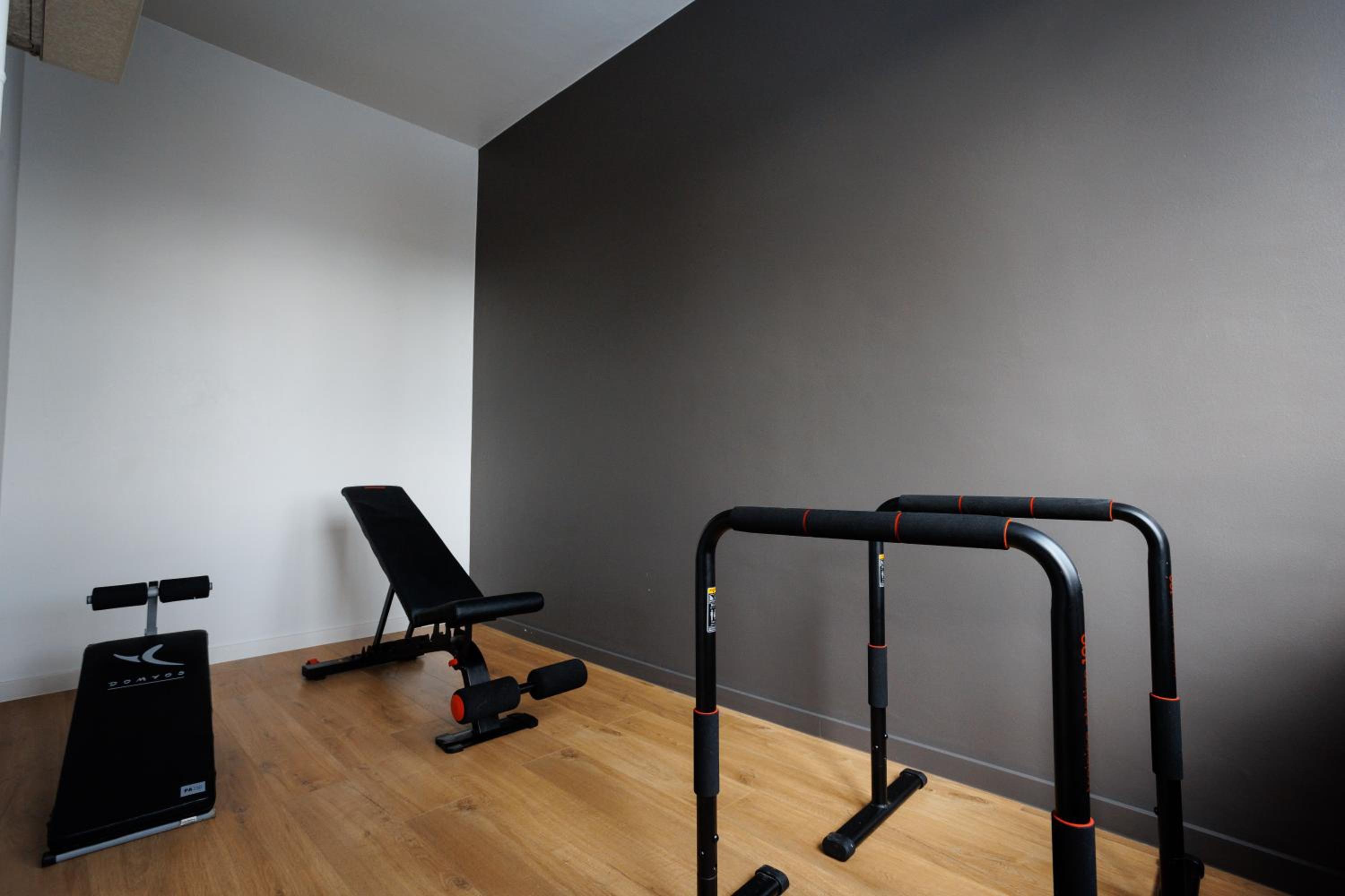 2-Bedroom Apt Above Venti Restaurant Near Xpo