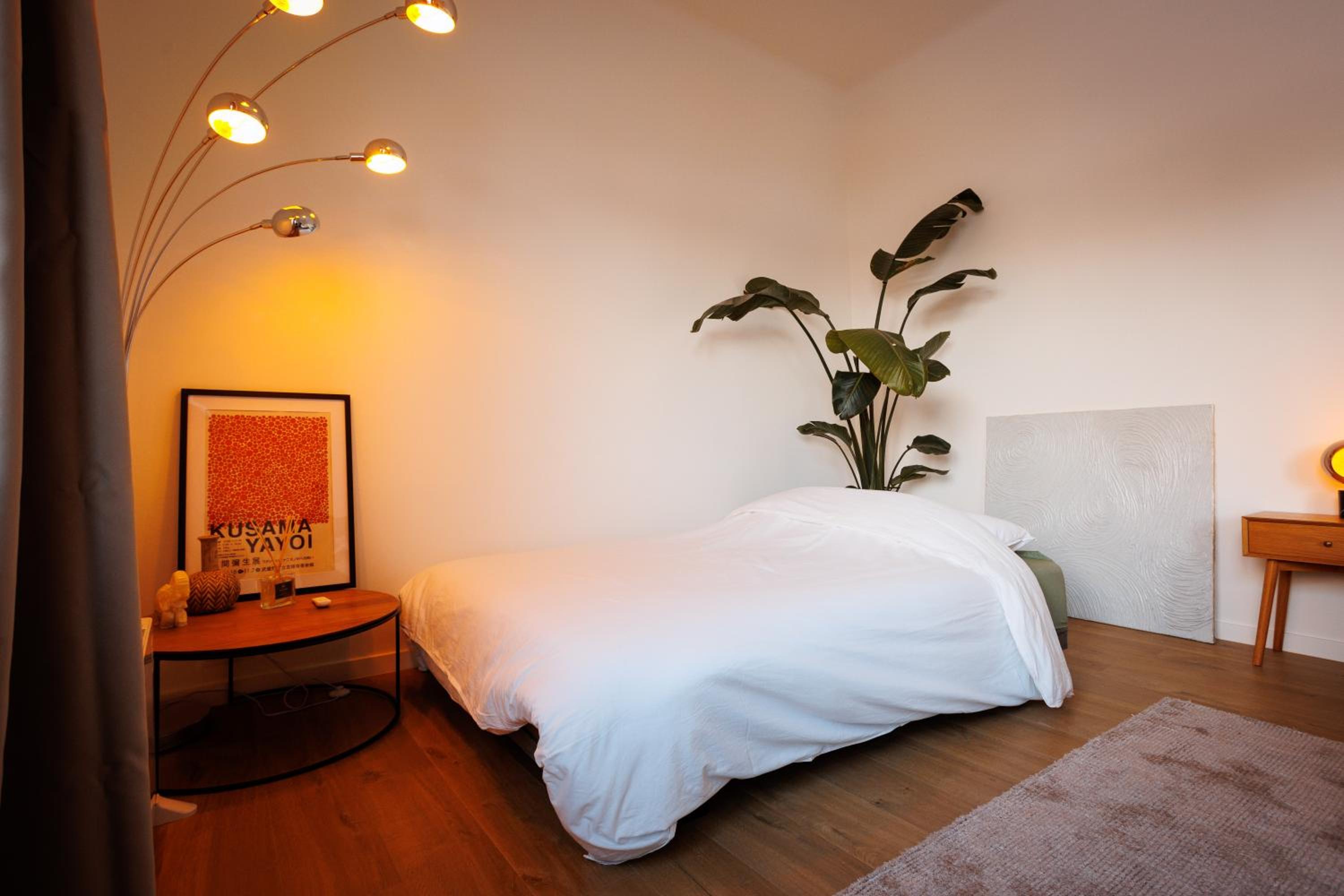 2-Bedroom Apt Above Venti Restaurant Near Xpo