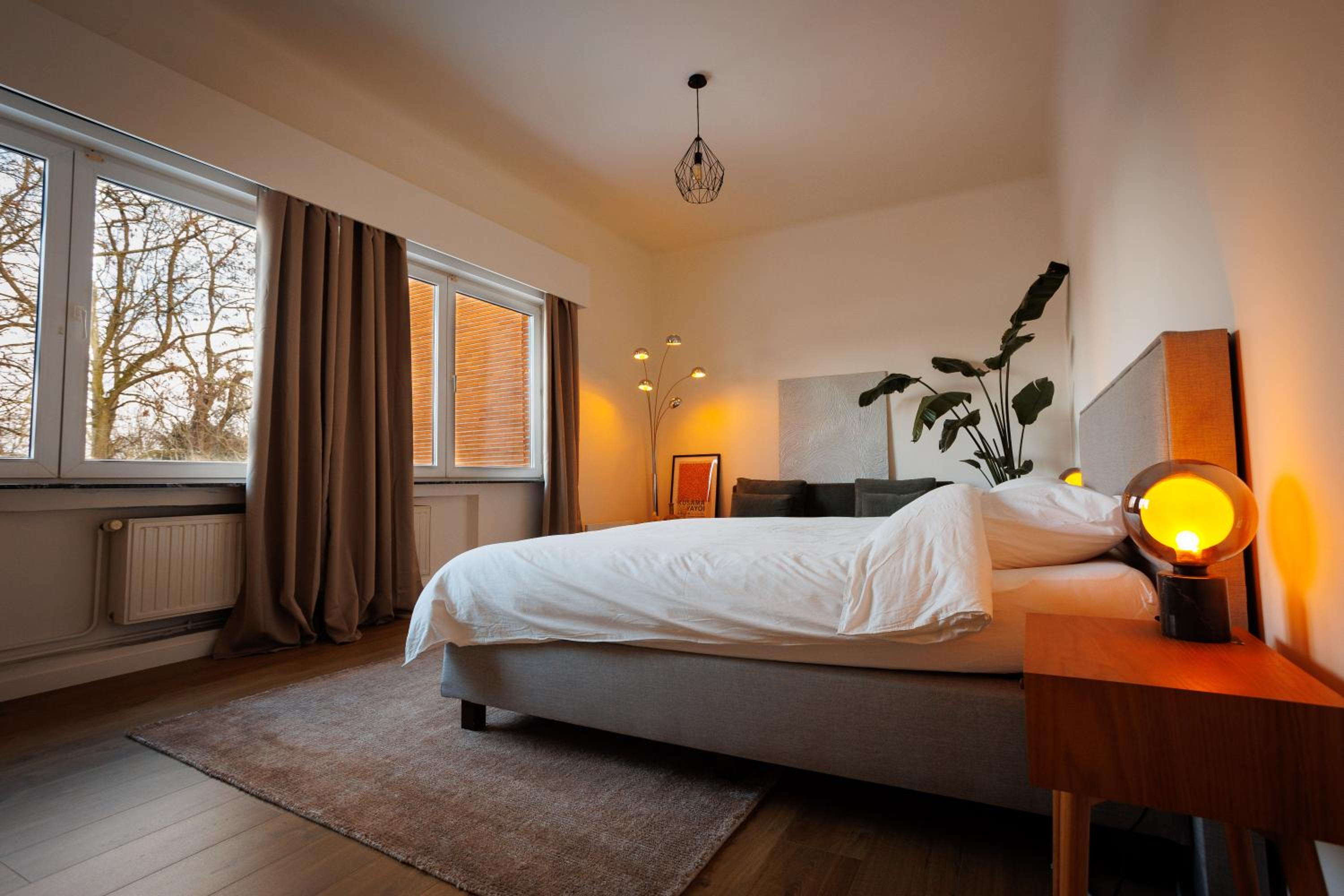 2-Bedroom Apt Above Venti Restaurant Near Xpo