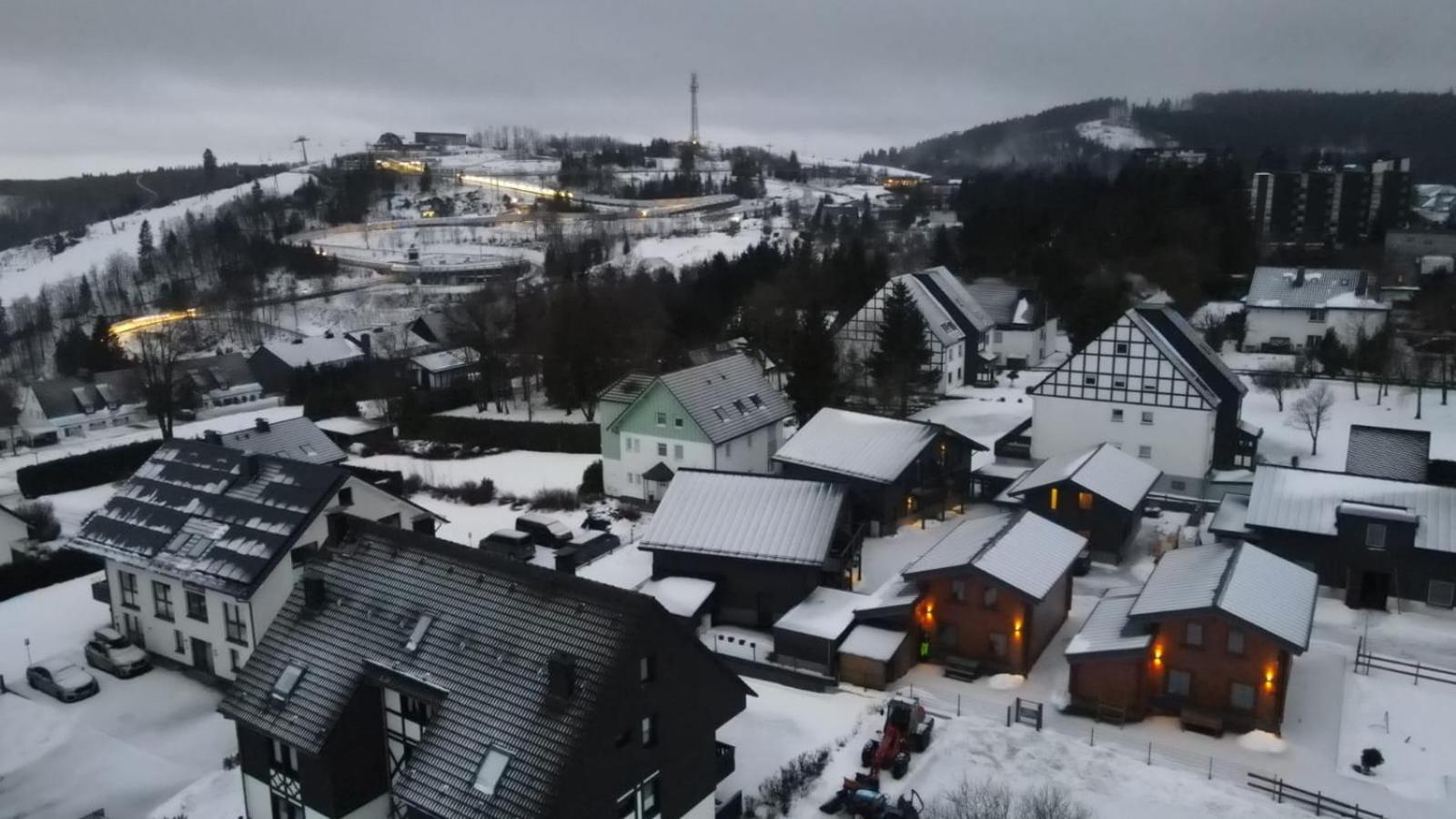 Chalet Momage dichtbij Skiliften, Skiverhuur en Bikepark!