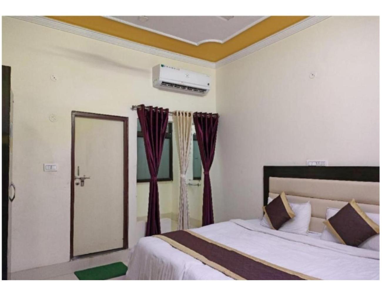 Hotel Radhika Kunj Palace, Chhatarpur view 3
