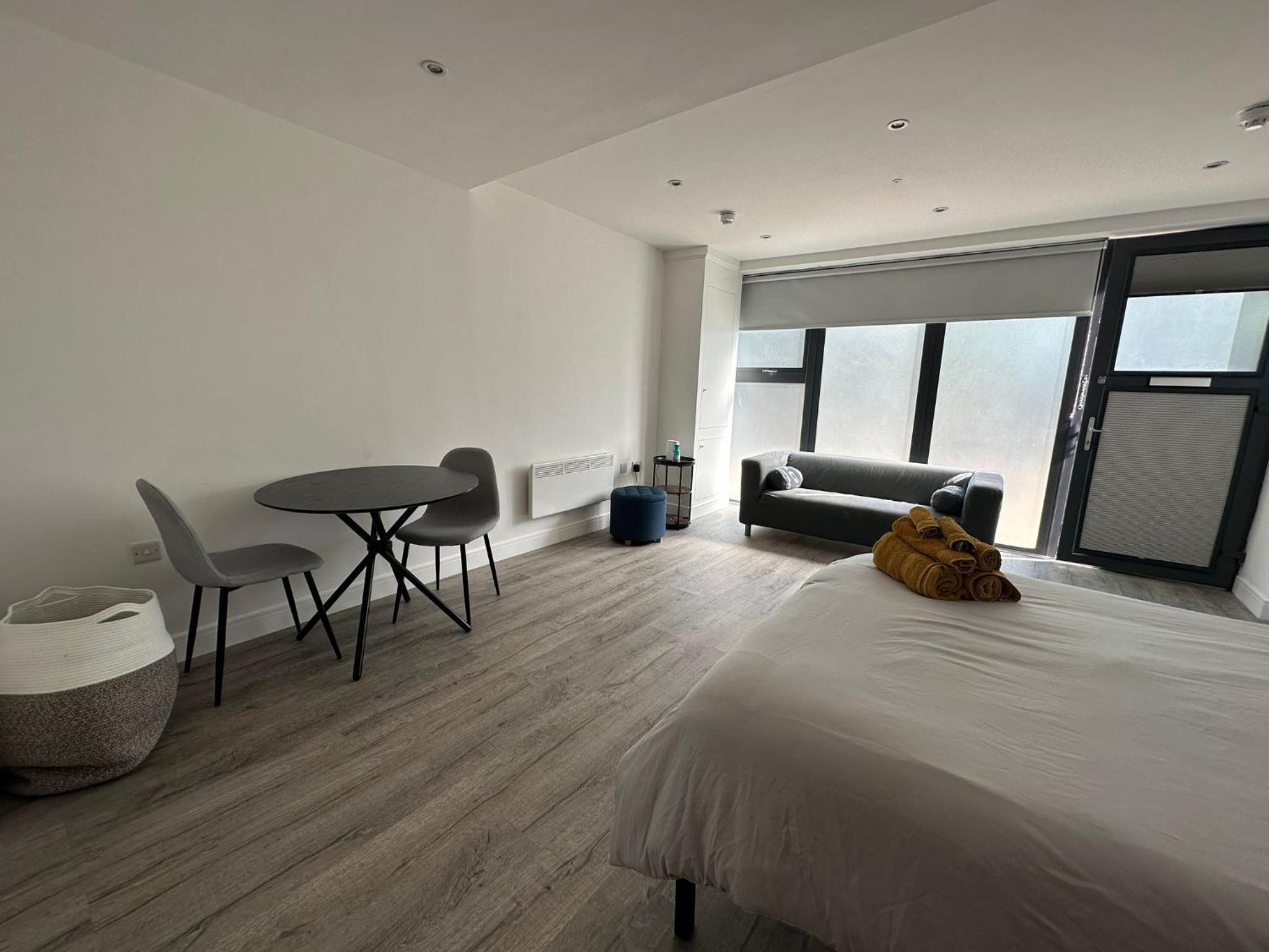 Modern Studio Flat near Highbury & Islington station