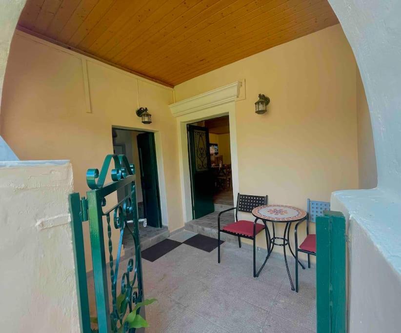 Kansoneta-Traditional Mansion in Gastouri Village