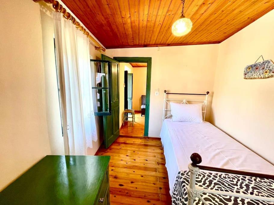 Kansoneta-Traditional Mansion in Gastouri Village