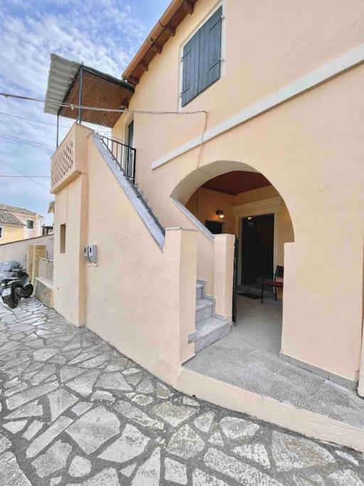 Kansoneta-Traditional Mansion in Gastouri Village