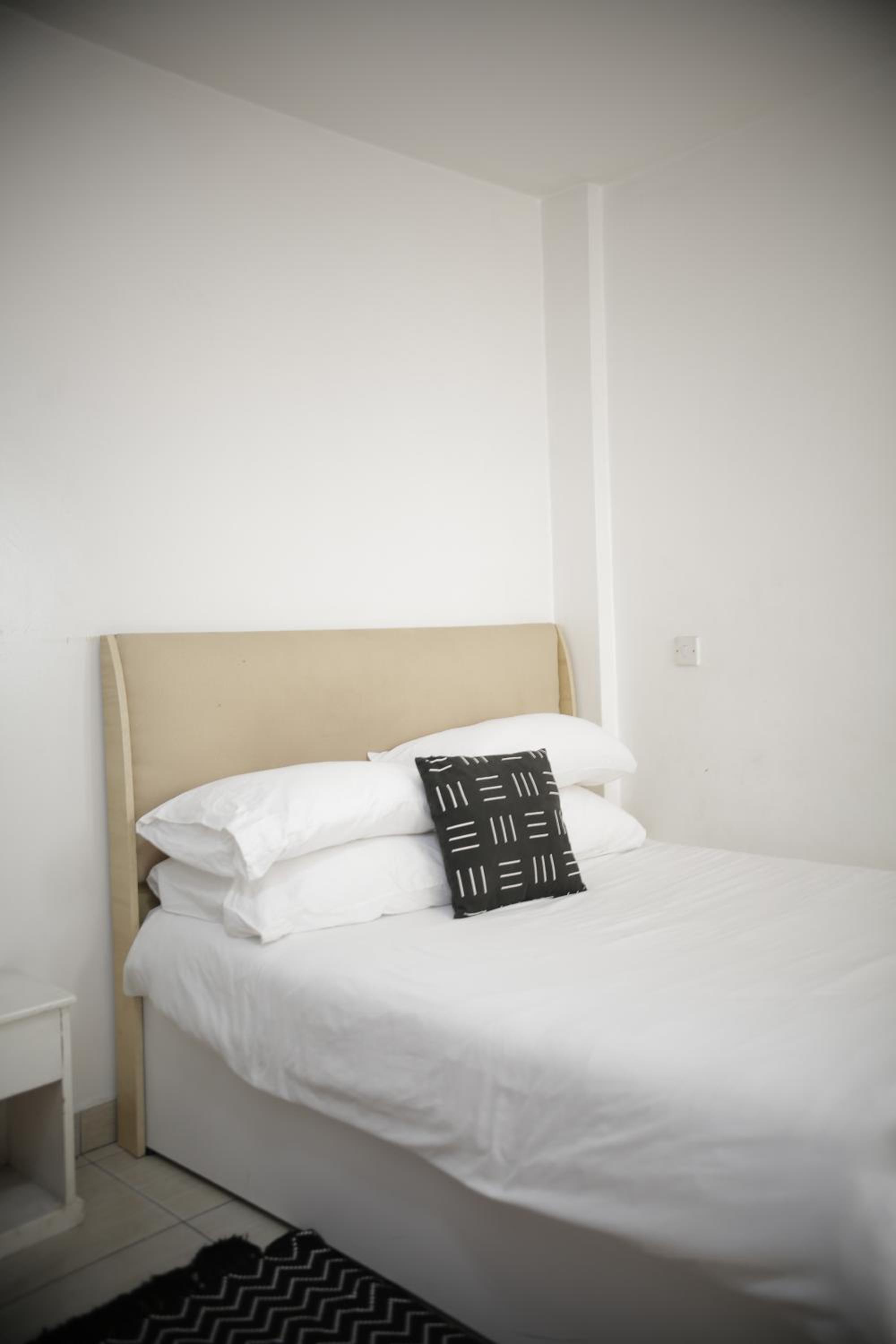 Maureen Nairobi CBD Modern Studio Apartments at Eagle tower view 5