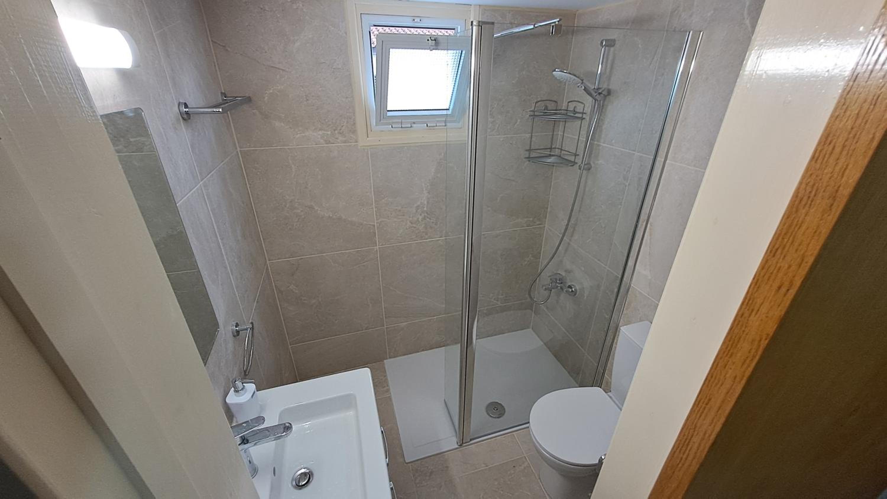 Manors Seaside 2BR House 100m from the Beach & Free Parking