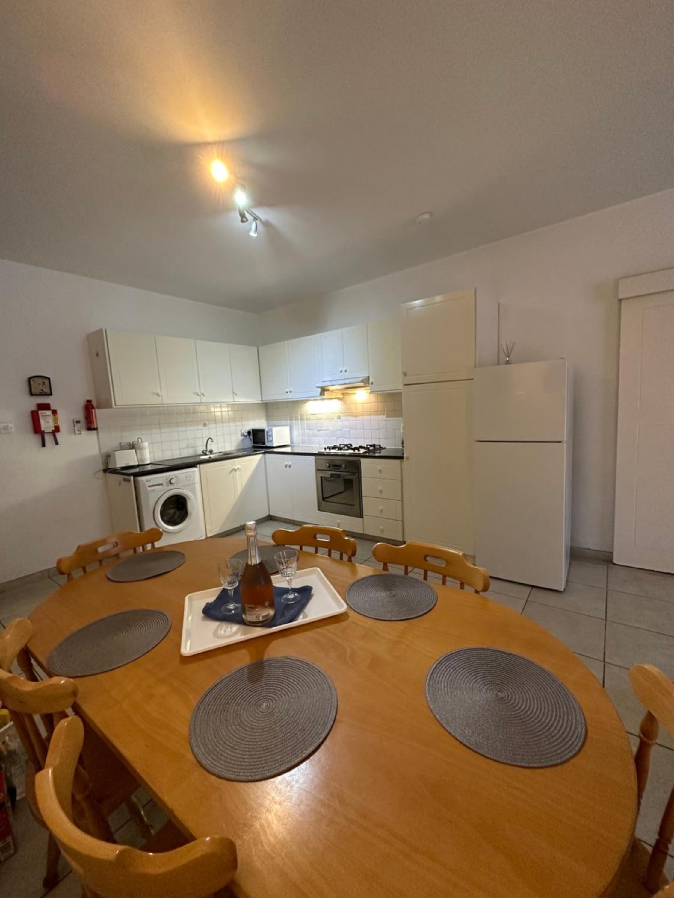 Cozy 2-bd ap near the sea!