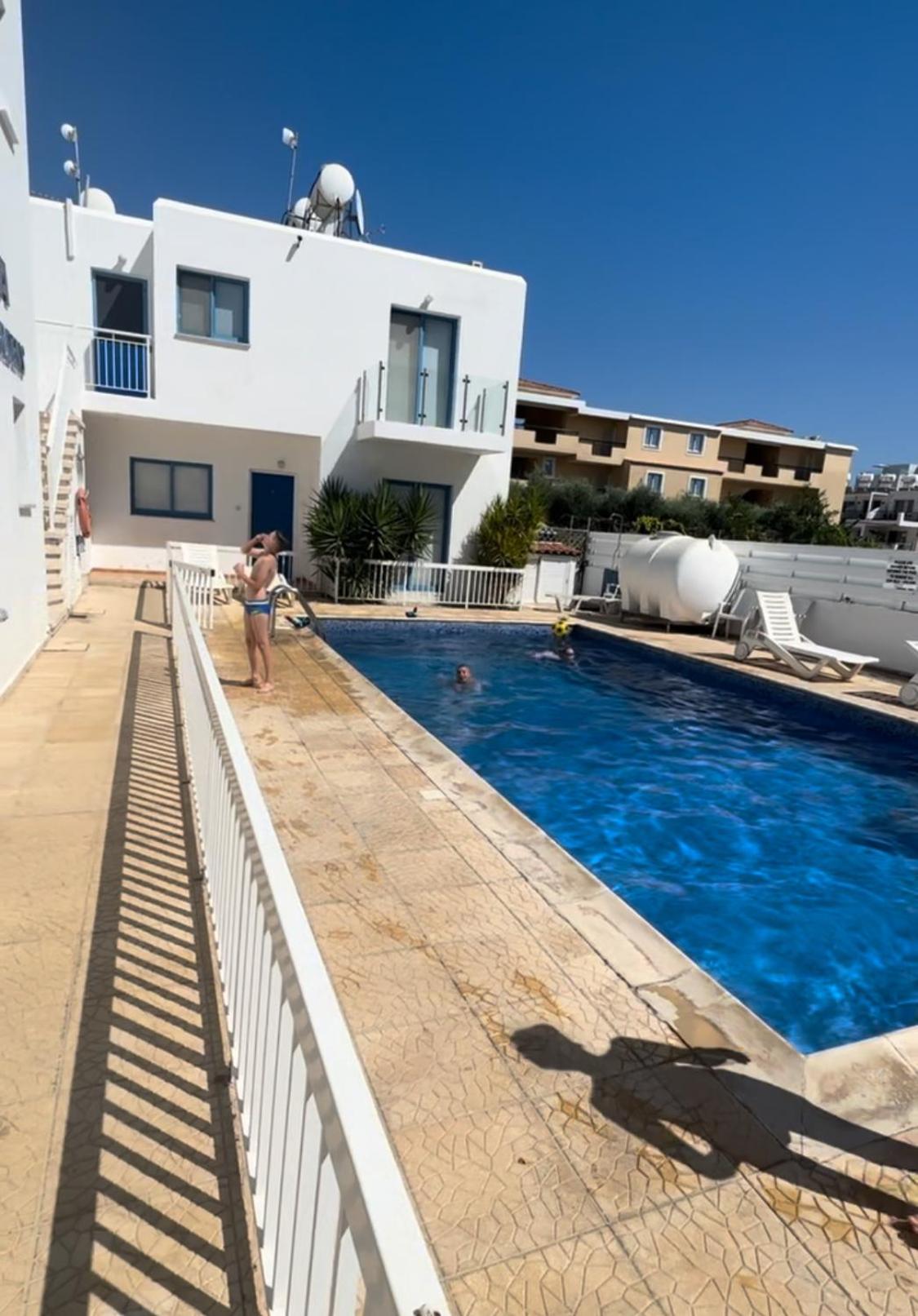 Cozy 2-bd ap near the sea!