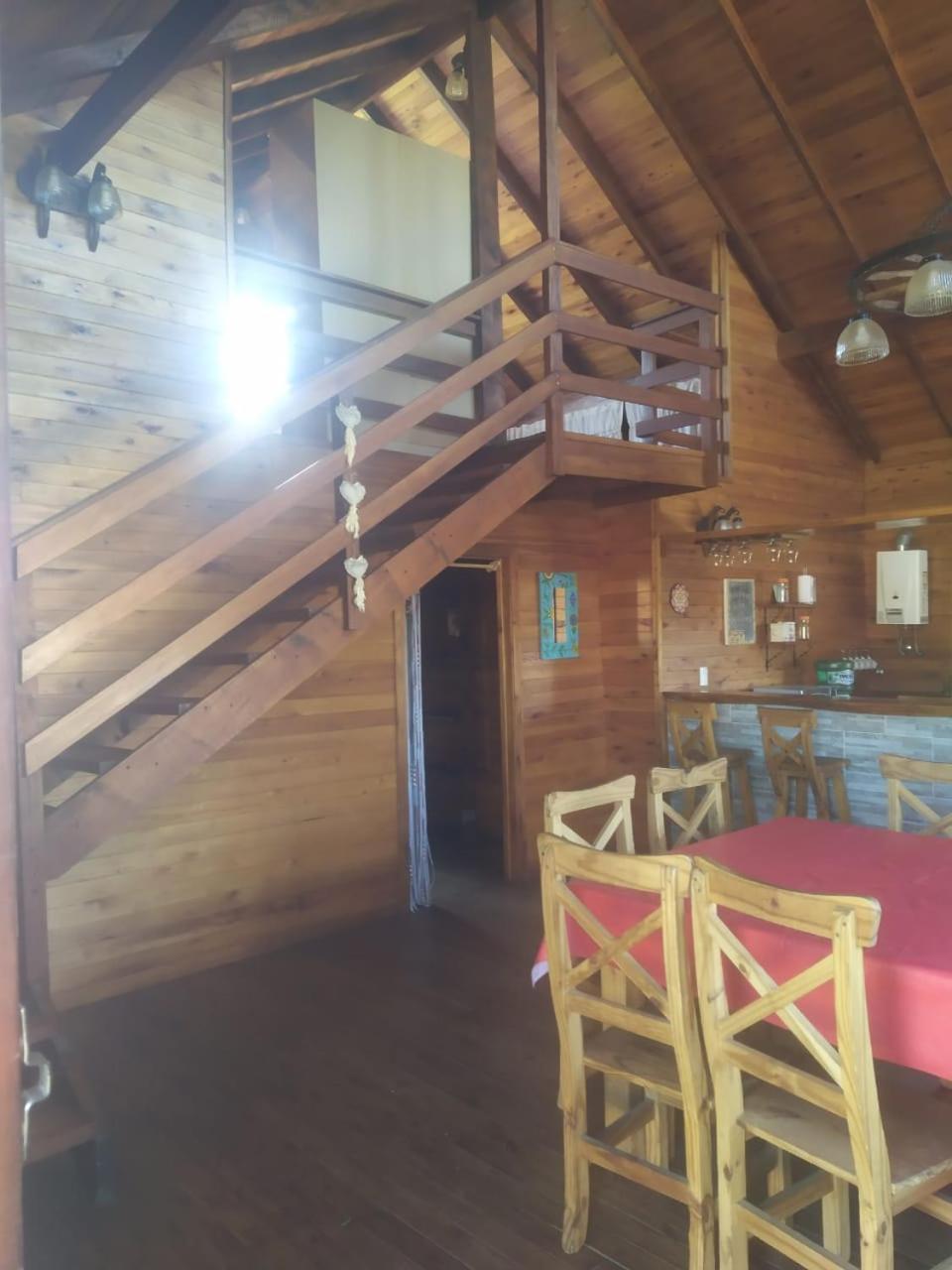 Cabaña de madera en barrio Las Lomas Miramar