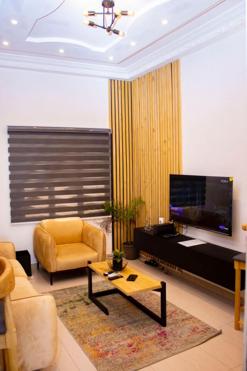 VINOLIA HOUSE