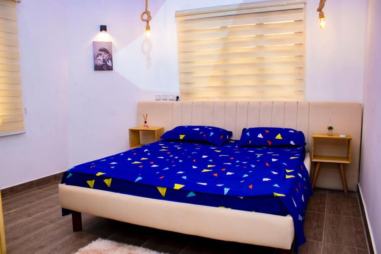 VINOLIA HOUSE