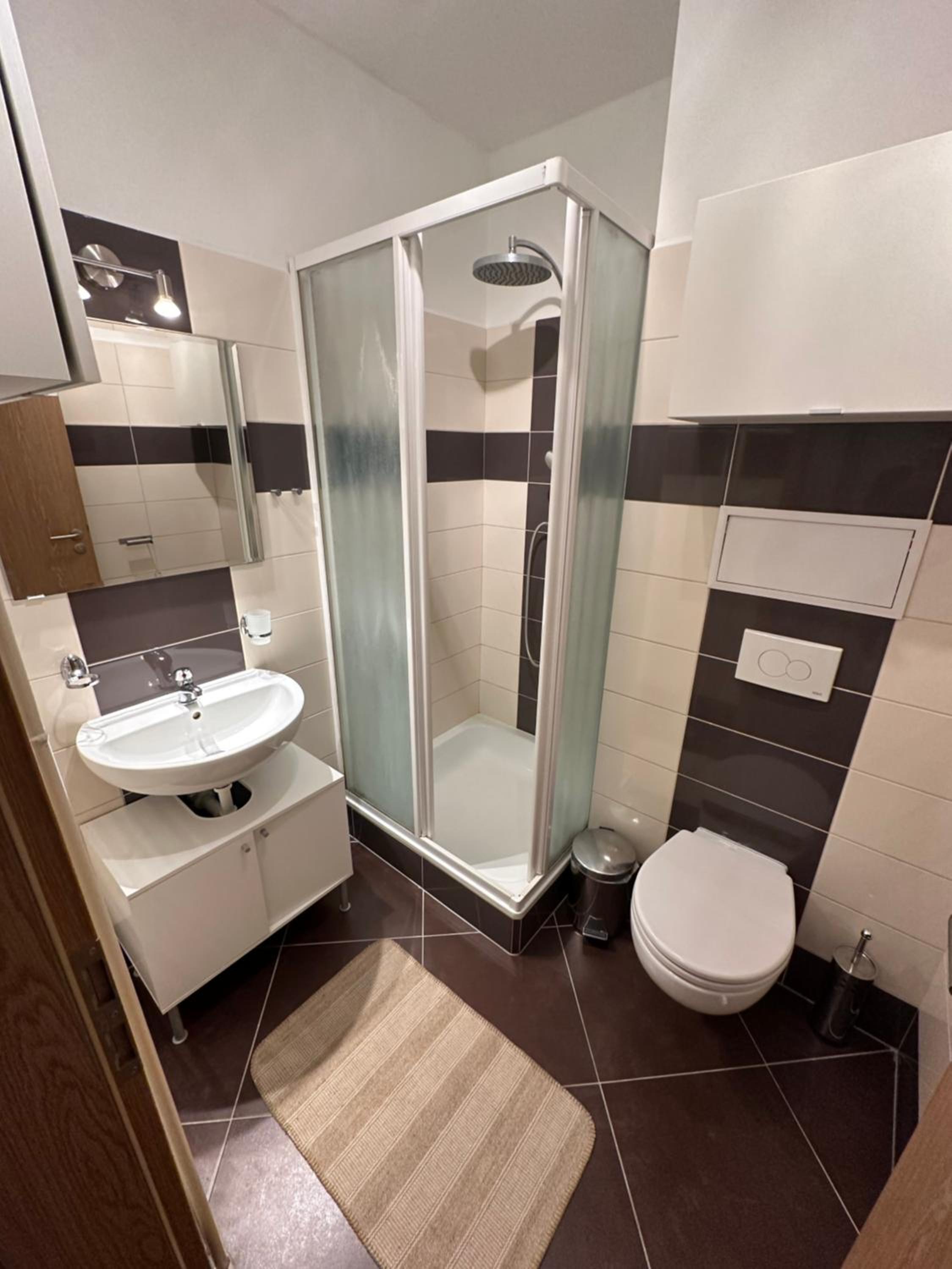 Private apartment 1km from center view 4