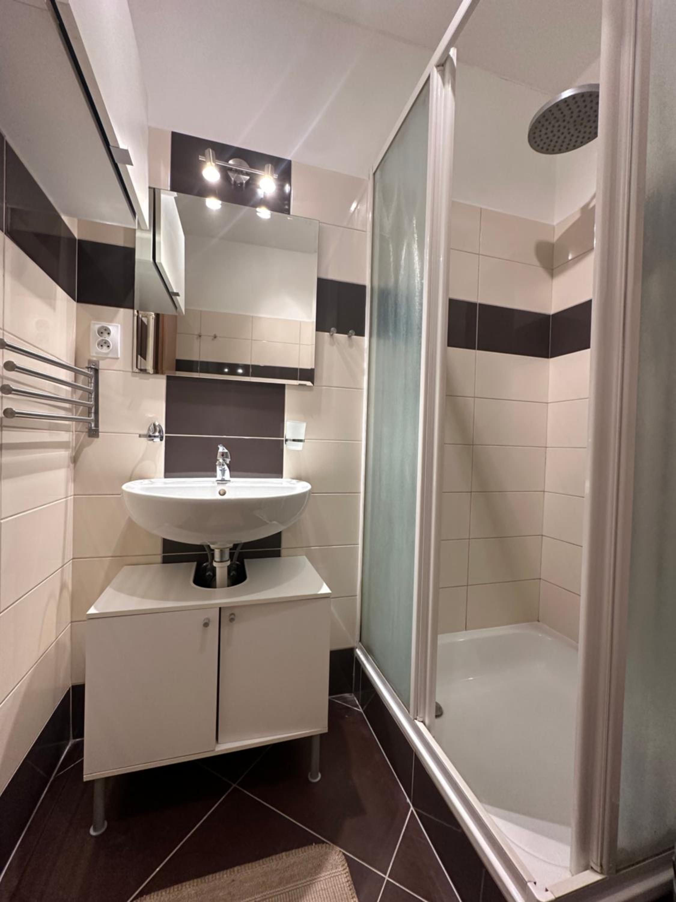 Private apartment 1km from center view 3