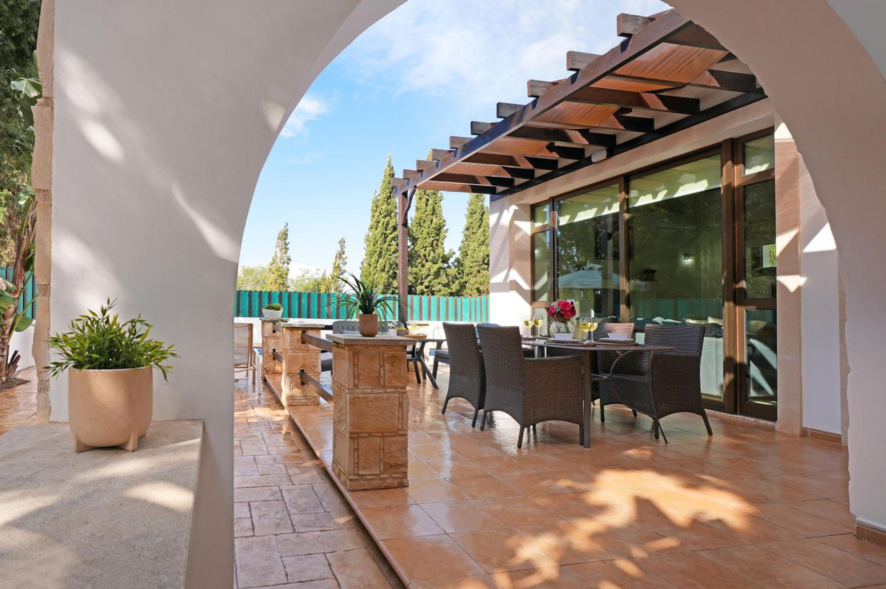 Villa Anthia - 2bed with Large Pool