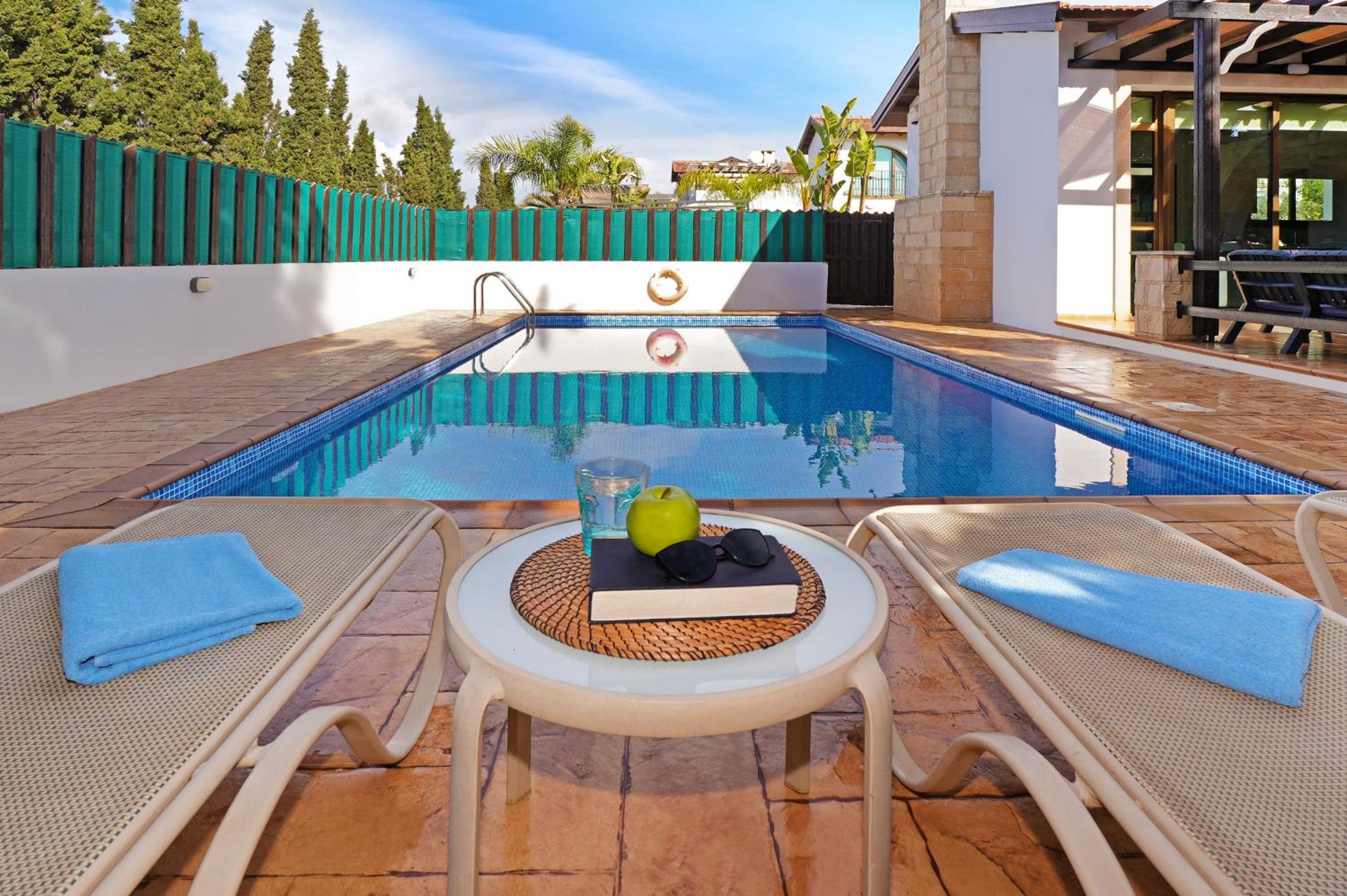 Villa Anthia - 2bed with Large Pool