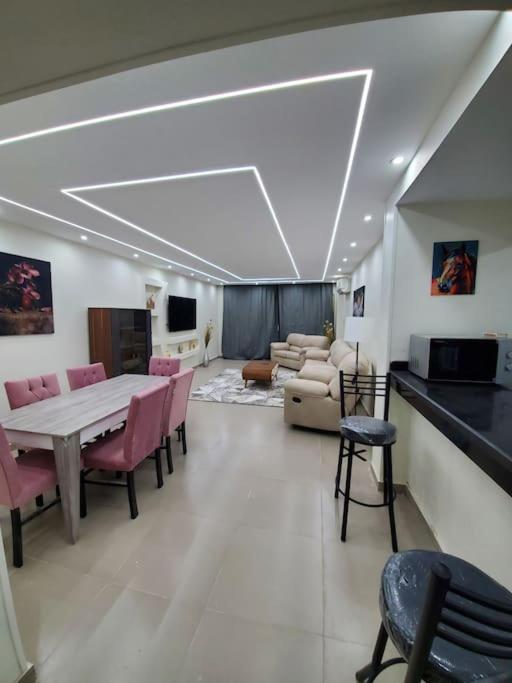 Stylish 3 bedroom apartment close to the Pyramids and Grand Egyptian Museum