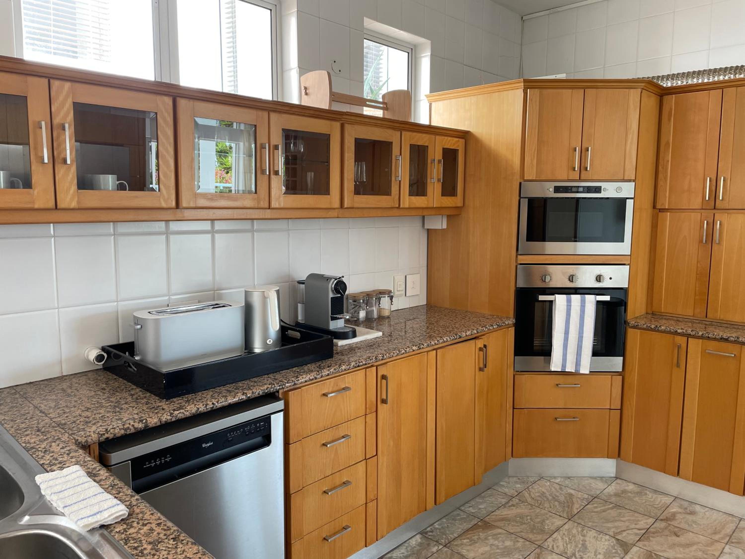 9 Clifton Steps Street Villa view 4
