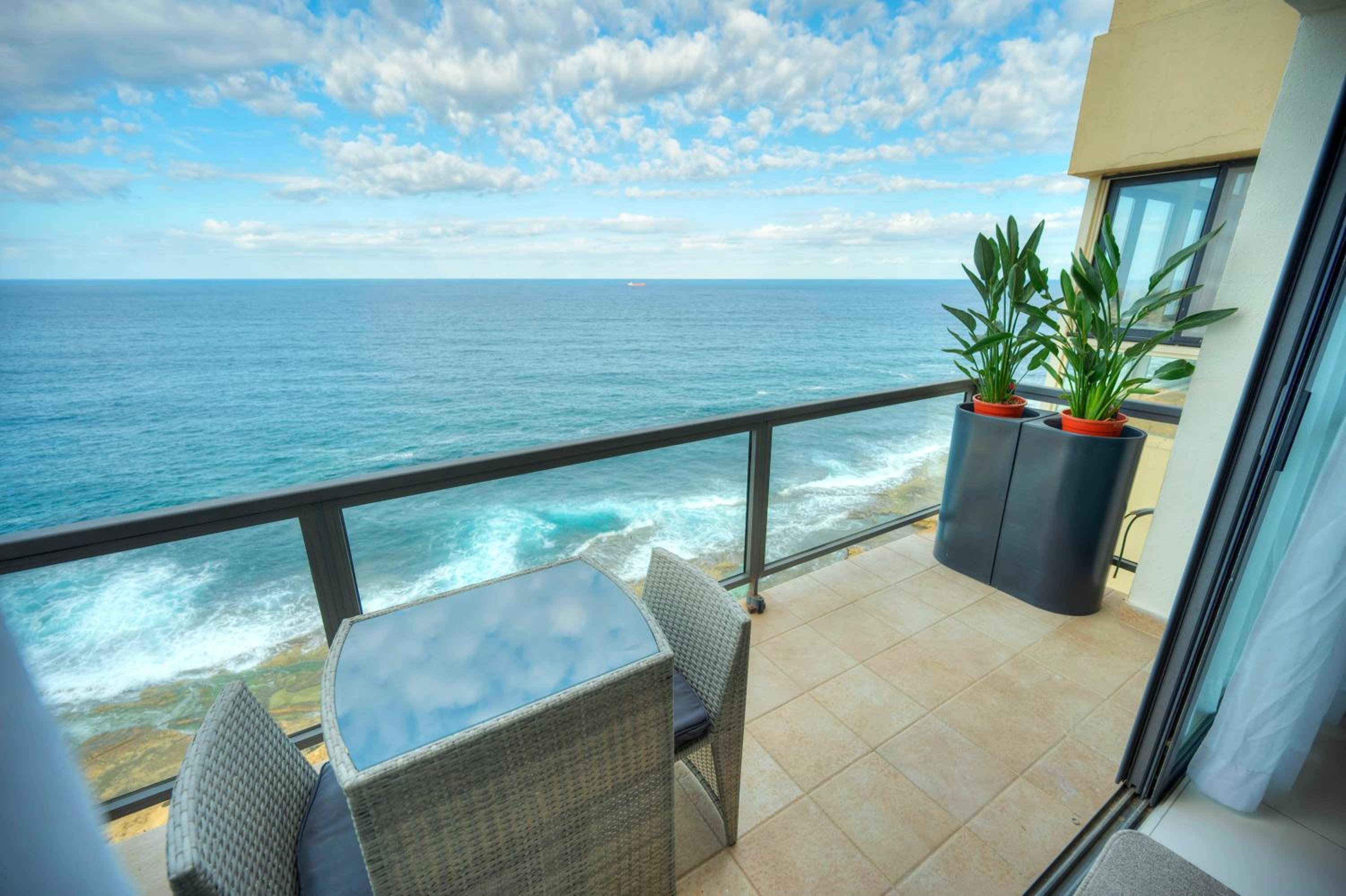 Modern, large 3bedroom, spectacular views GOSLM-9 view 3