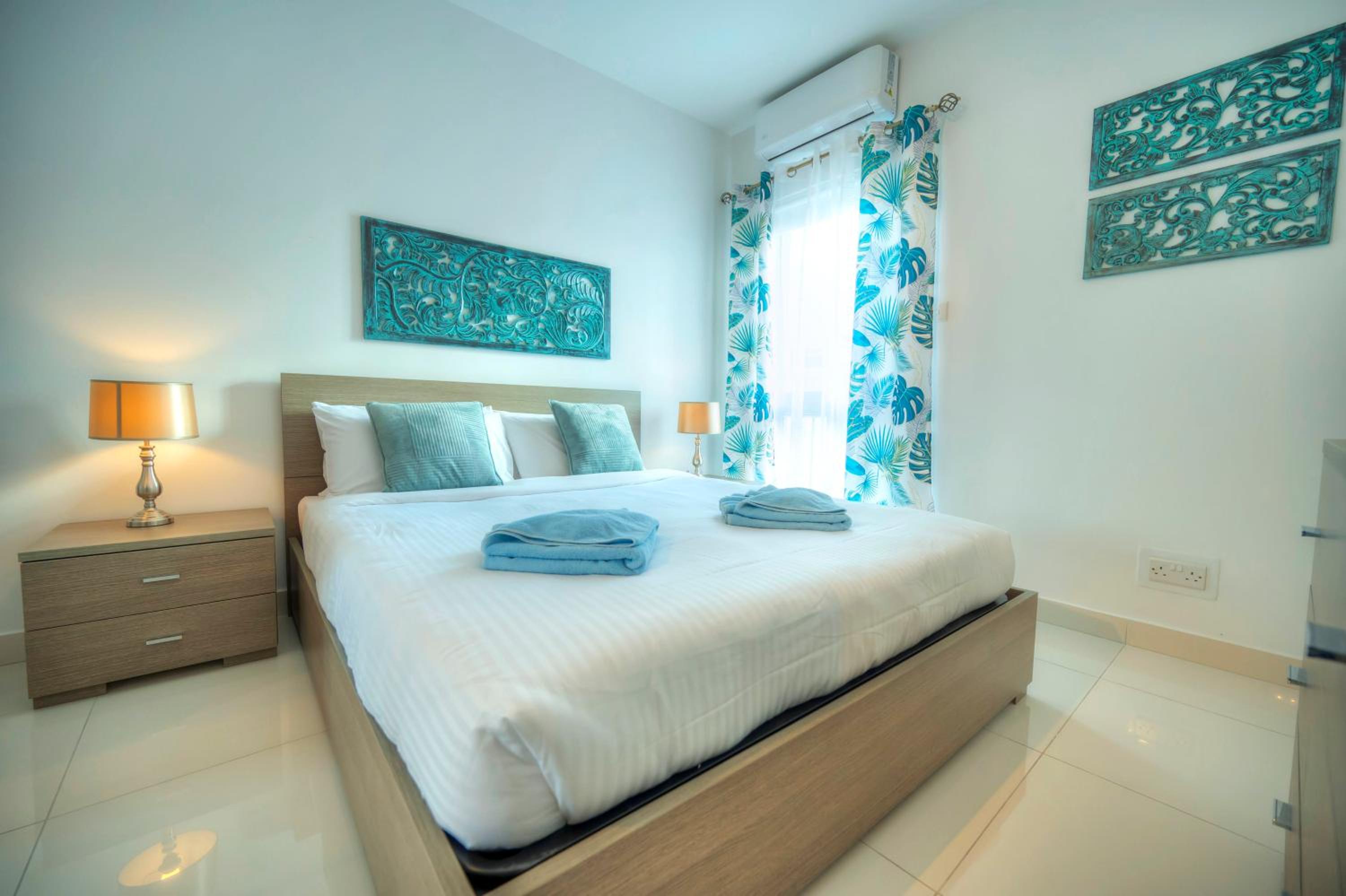 Modern, large 3bedroom, spectacular views GOSLM-9 view 4