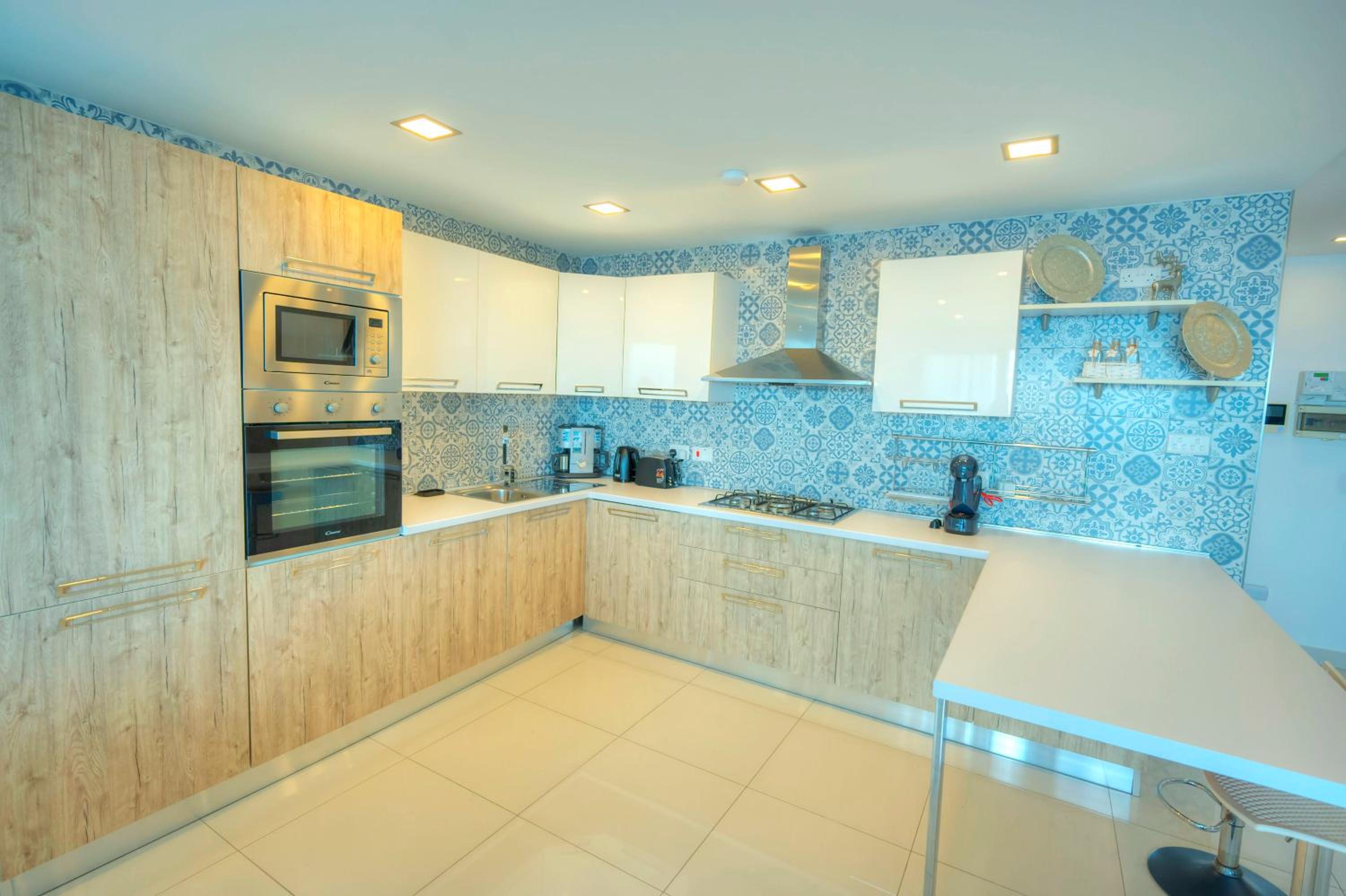 Modern, large 3bedroom, spectacular views GOSLM-9 view 5
