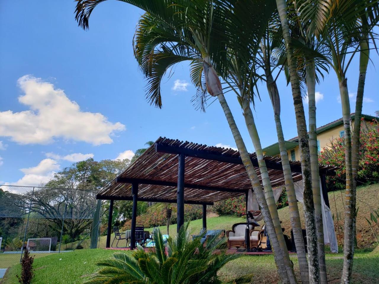 Fazenda Itamirim - Chácara para alugar com piscina, campo de futebol, churrasqueira e salão de festas - Próximo a São José dos Campos e ao Mobai Bike