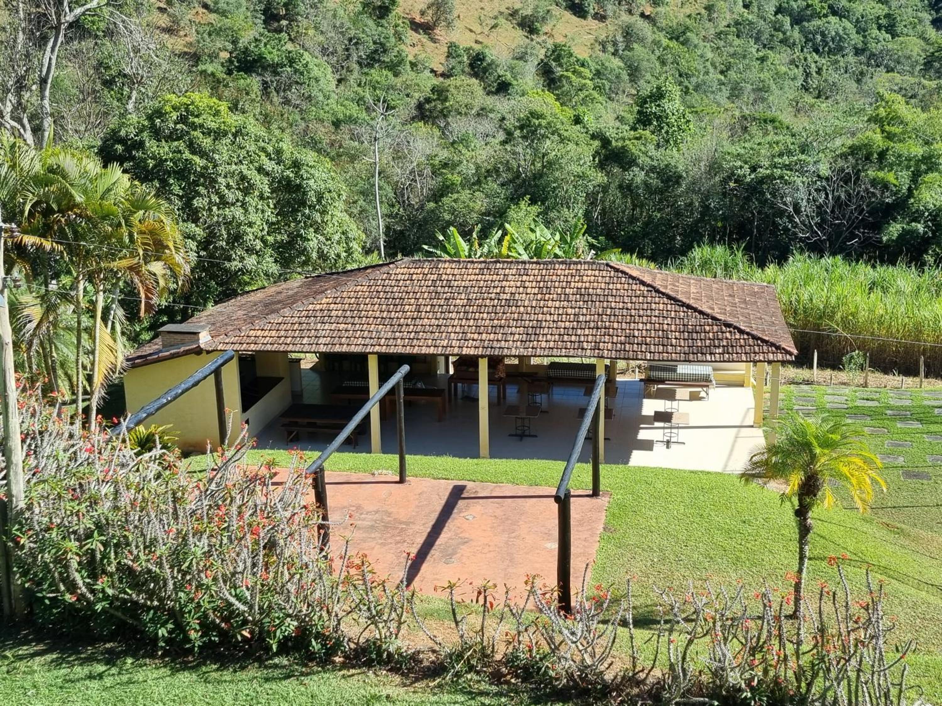 Fazenda Itamirim - Chácara para alugar com piscina, campo de futebol, churrasqueira e salão de festas - Próximo a São José dos Campos e ao Mobai Bike
