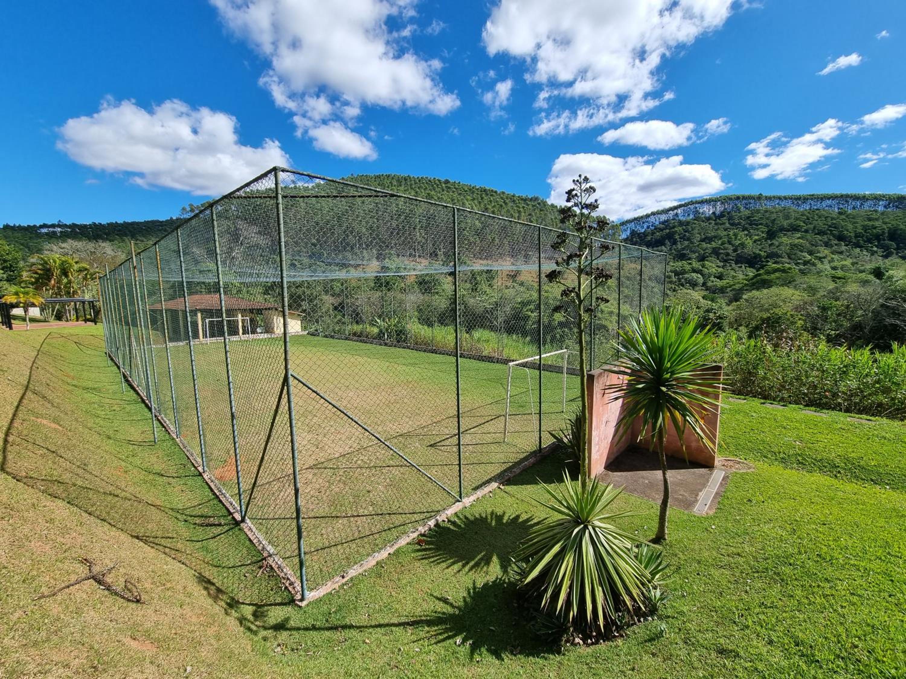Fazenda Itamirim - Chácara para alugar com piscina, campo de futebol, churrasqueira e salão de festas - Próximo a São José dos Campos e ao Mobai Bike