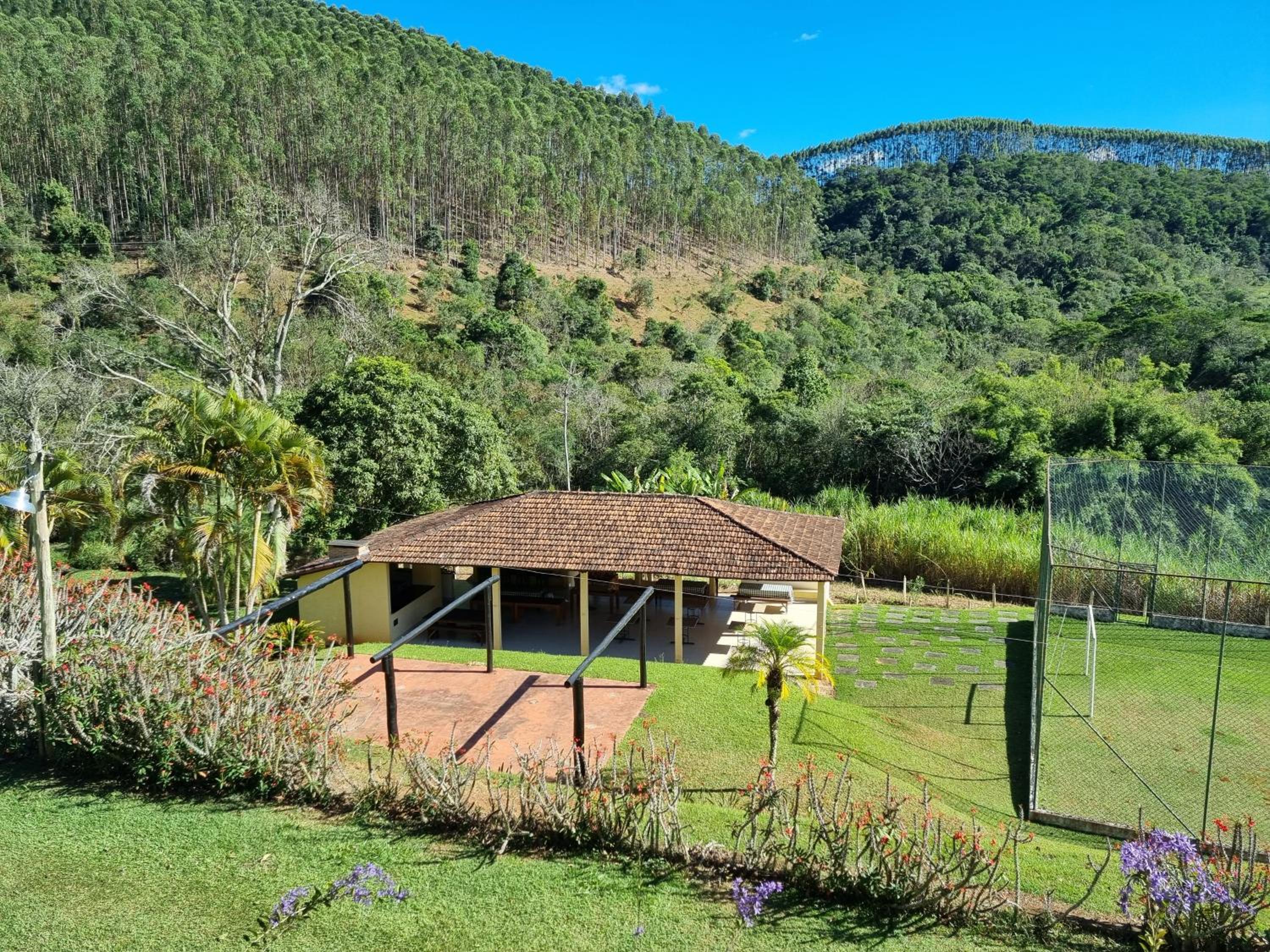 Fazenda Itamirim - Chácara para alugar com piscina, campo de futebol, churrasqueira e salão de festas - Próximo a São José dos Campos e ao Mobai Bike