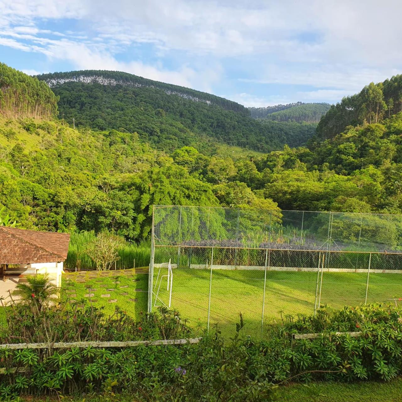 Fazenda Itamirim - Chácara para alugar com piscina, campo de futebol, churrasqueira e salão de festas - Próximo a São José dos Campos e ao Mobai Bike
