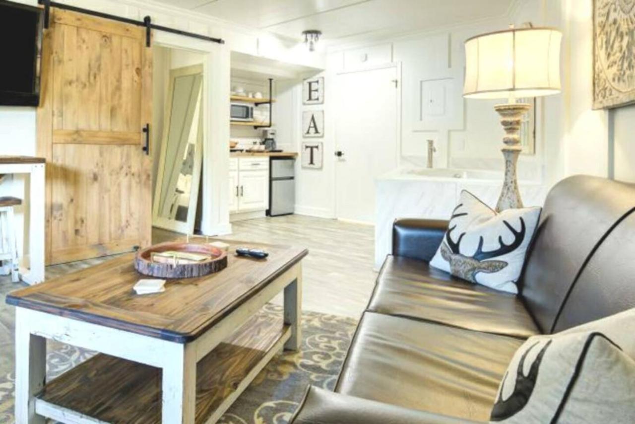 Lofts 6A Chic Modern Downtown Gatlinburg view 3